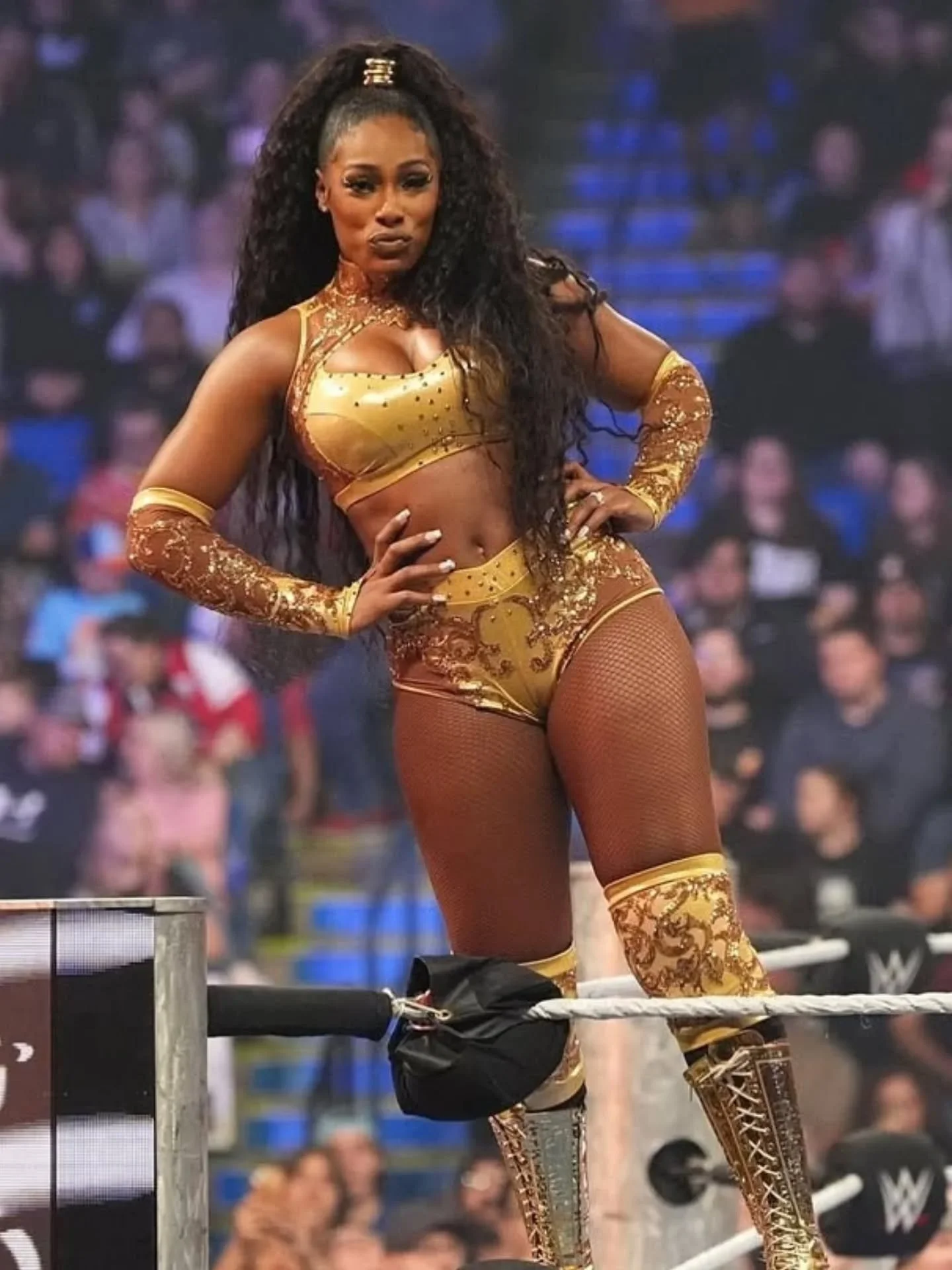 Gorgeous in gold!!! Here's @lashlegendwwe from Smackdownast week!! 
💛💛💛
#wwe @wwe #smackdown #boujeebully #lashlegend