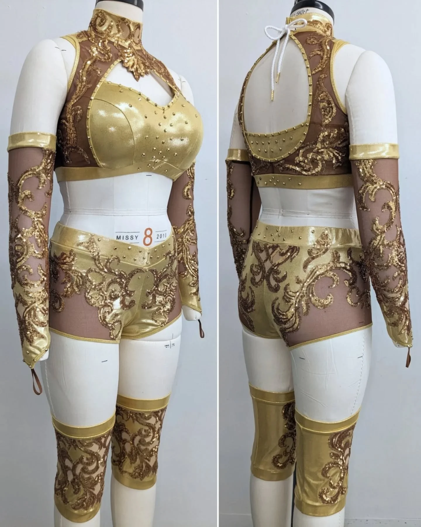 So glam!! Loving this gold set for @lashlegendwwe !
💛💛💛
#boujeebully #smackdown #wwe @wwe #customwrestlinggear #prowrestlinggear