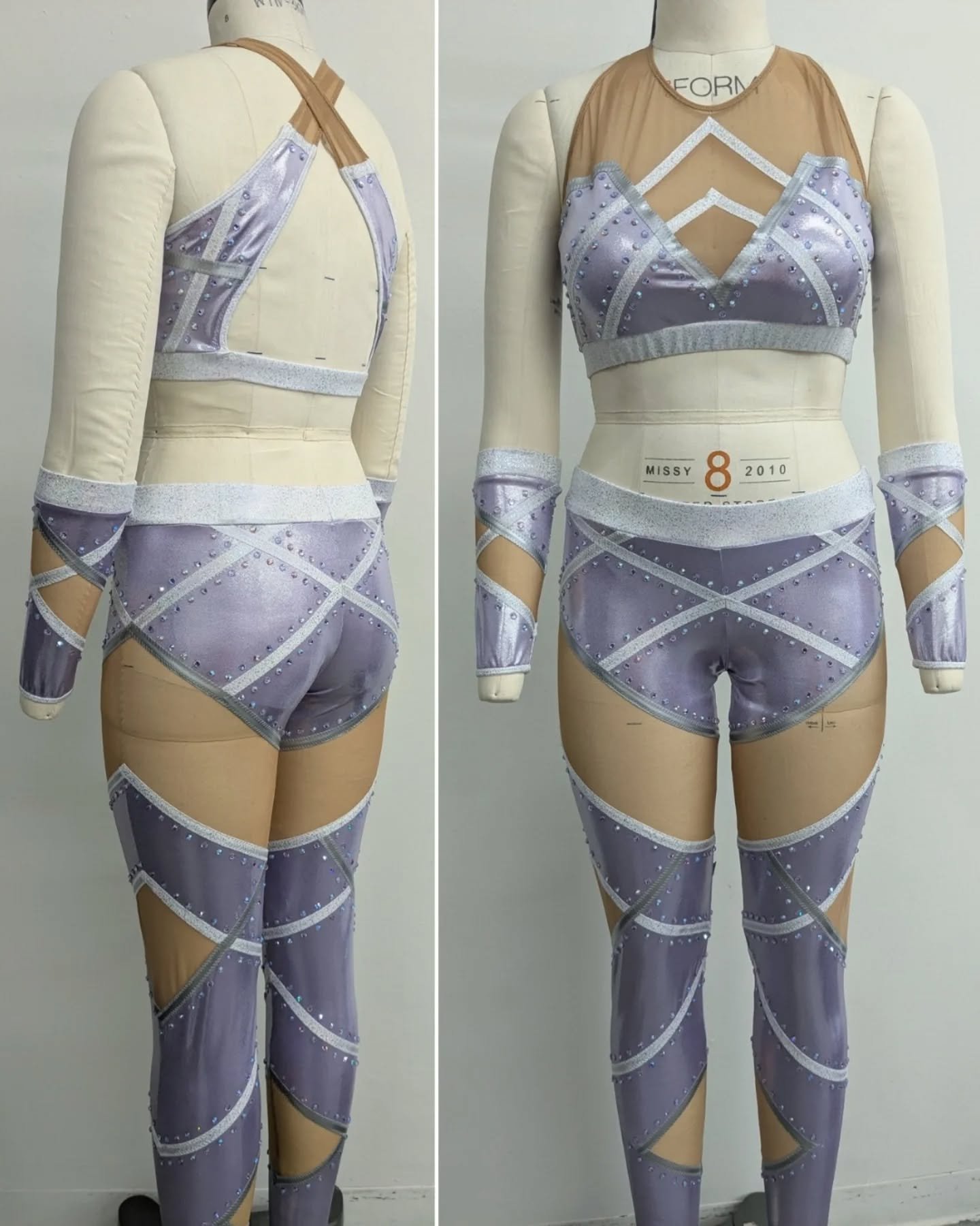 Forgot to share this one from a couple of months ago... Fun new design for @callmekrisstat ! Solovely how it turned out!! 
💜🤍💜
@aew #aew #prowrestlinggear #customwrestlinggear #womenswrestling #krisstatlander