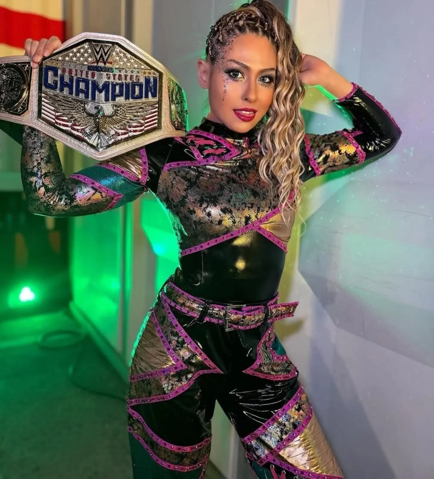 US Champion @0221giulia in her Royal Rumble gear!! Love this color combo and mix of textures!!
💕🖤🧡
#wwe @wwe #royalrumble #smackdown #customwrestlinggear #womenswrestling