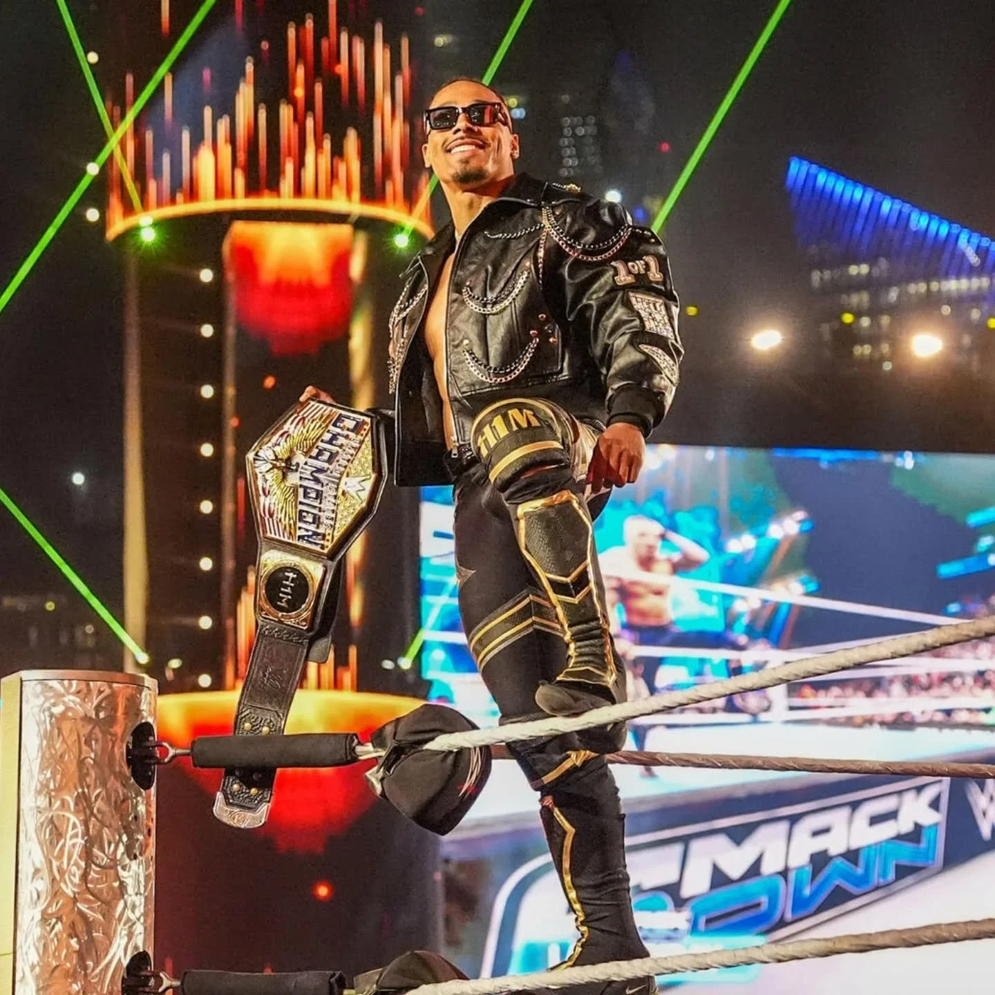 Melo Don't Miss! New entrance jacket for @carmelo_wwe !
🖤💛🖤
#wwe @wwe #smackdown #carmelhayes #melodontmiss