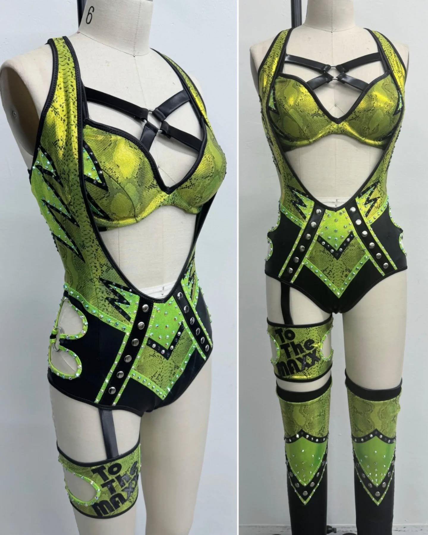 Perfection! @maxxinedupri
💚🖤💚
#wwe @wwe #maxxinedupri #customwrestlinggear #prowrestlinggear #womenswrestling