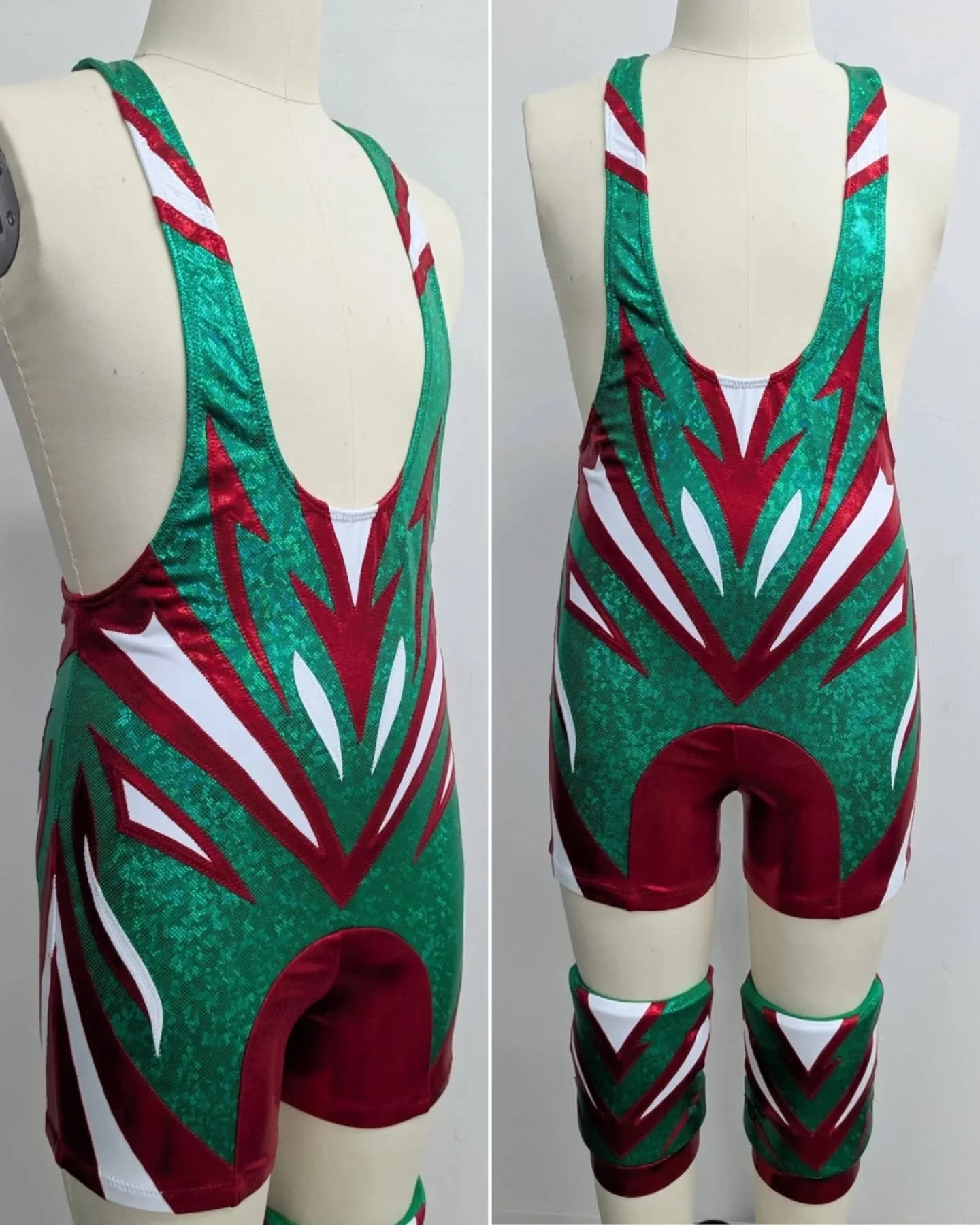 Close ups of the @elgrandeamericano gear from Royal Rumble!
💚❤️🤍❤️💚
#wwe @wwe #royalrumble #luchador #prowrestlinggear #customwrestlinggear