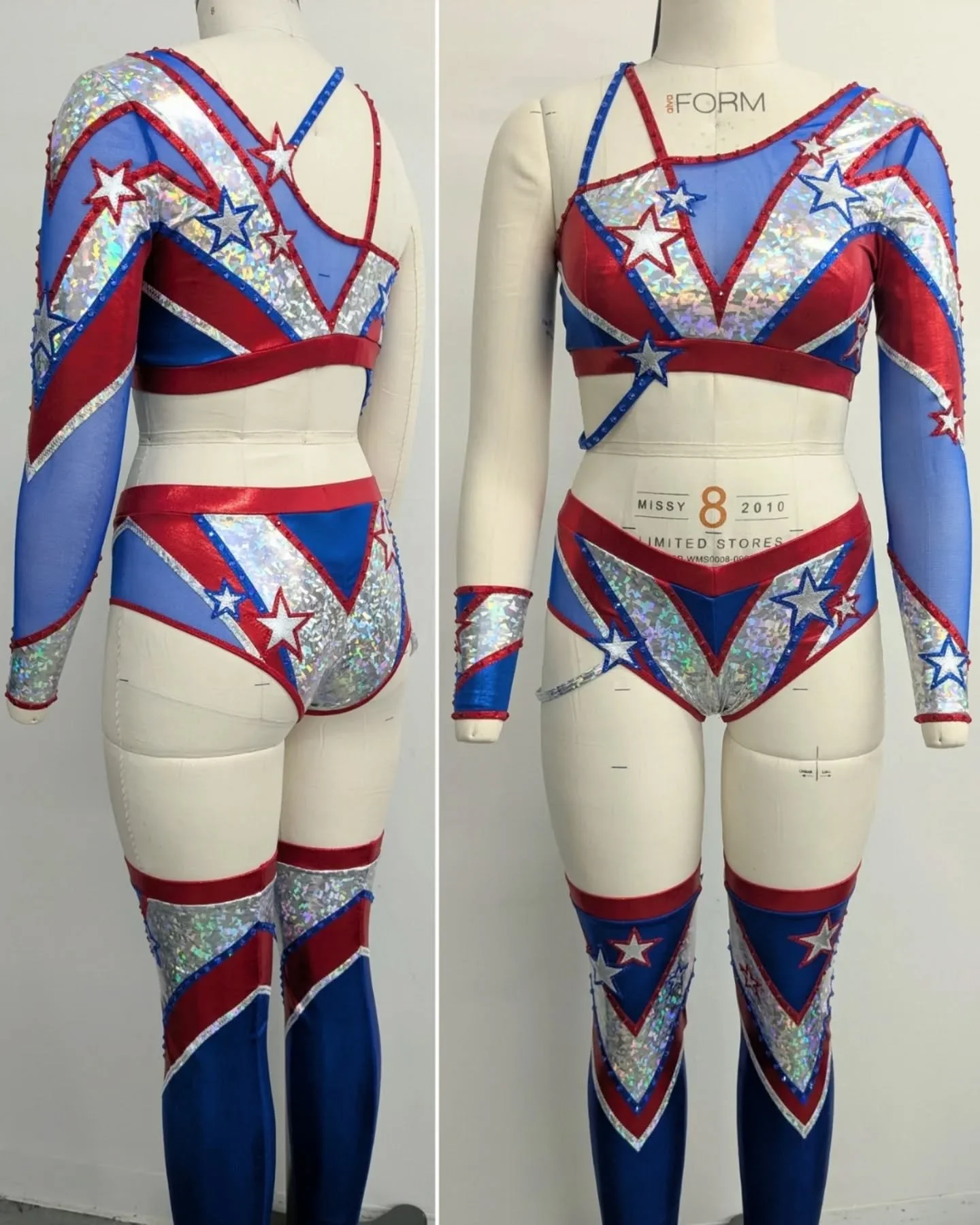 Always love working with @chelseaagreen !
❤️🤍💙🤍❤️ 
#wwe @wwe #customwrestlinggear #prowrestlinggear #wrestlinggear #chelseagreen