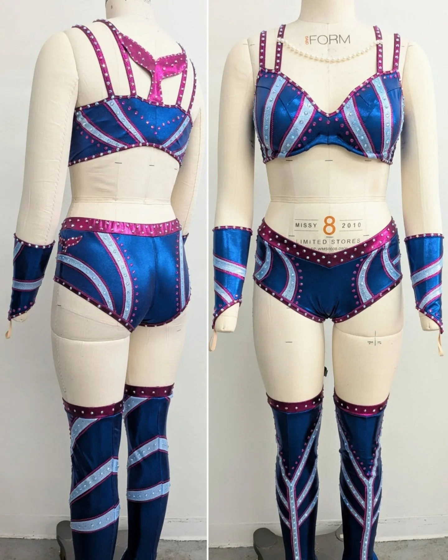 Newest set for @thenotoriousmimi ! Stay tuned for what she's got coming up next!!
💙💕💙
#wweid #notoriousmimi #customwrestlinggear #prowrestlinggear #wrestlinggear