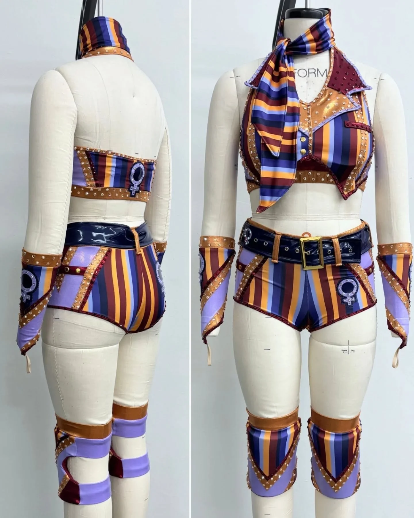 Close ups of the new gear for @jamiehayter !
💜🧡💙🧡💜
#aew @aew #jamiehayter #prowrestlinggear #customwrestlinggear #wrestlinggear