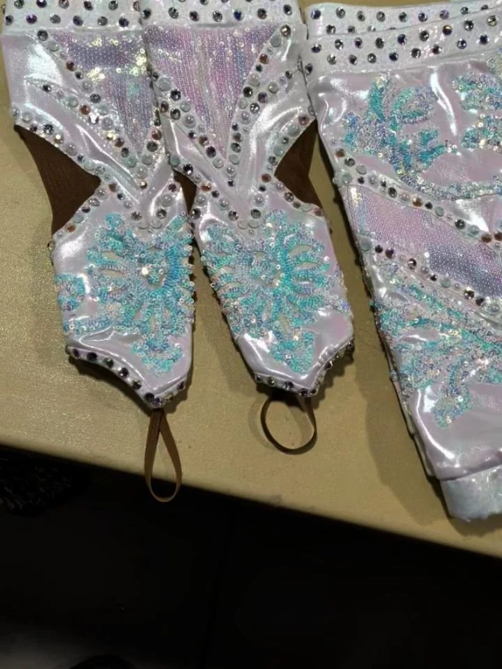 Here's a fun look at the gear for @lashlegendwwe for WrestleMania in different stages! Swipe to see what it looked like before the final details were completed. You can see it before all the crystals, metal spikes, and pearls were added.
🤍🤍🤍
#wwe 