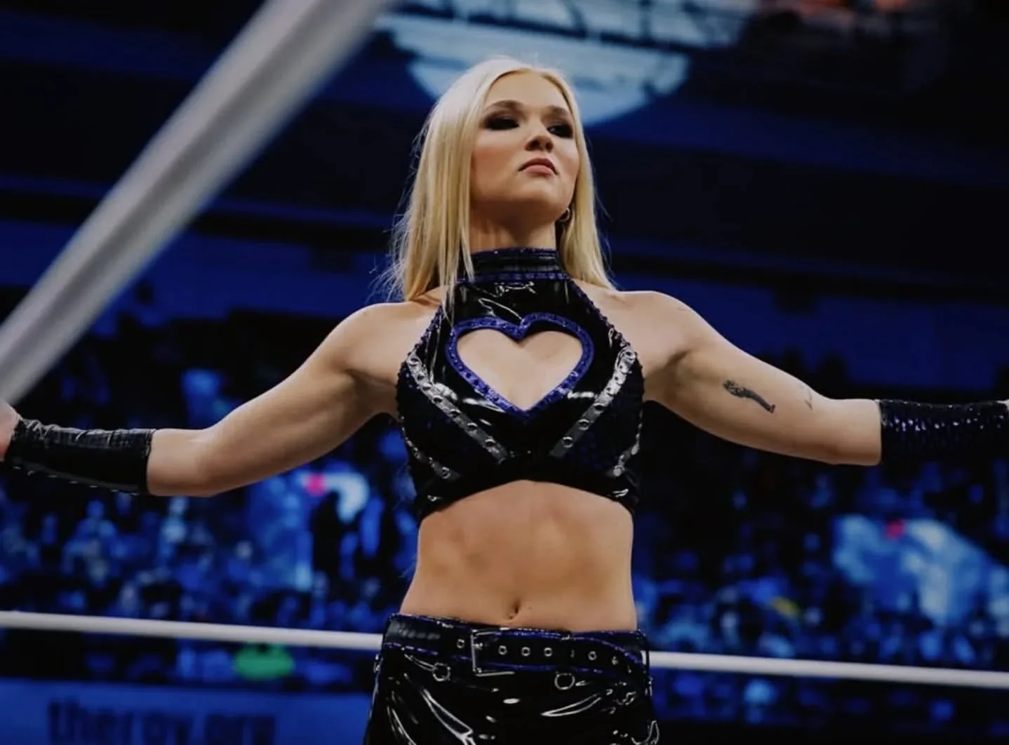 @thejuliahart in her newest gear for the Triangle of Madness! 
💜🖤💜
#aew @aew #juliahart #triangleofmadness #sistersofsin
