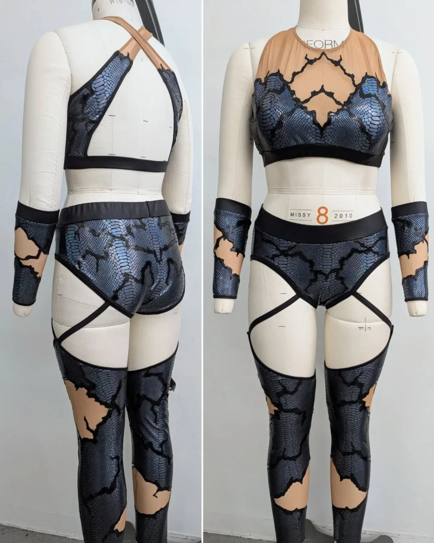 Close up photos of the new Venom inspired gear designed and made for @callmekrisstat !
🖤🩶🖤
#aew @aew #customwrestlinggear #prowrestlinggear #wrestlinggear #womenswrestling