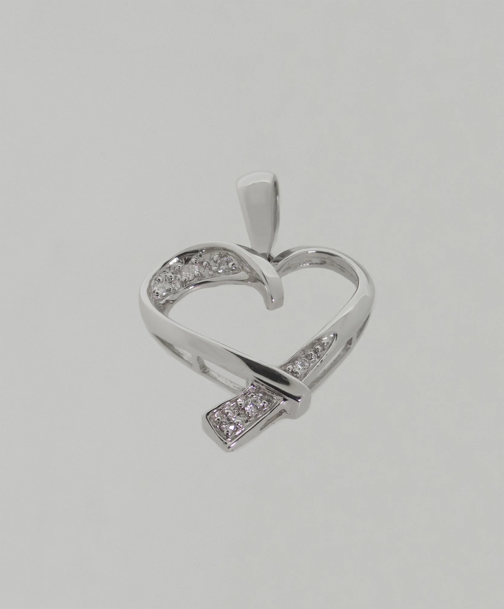 18K White Gold Heart Shaped Pendant with Diamonds £150