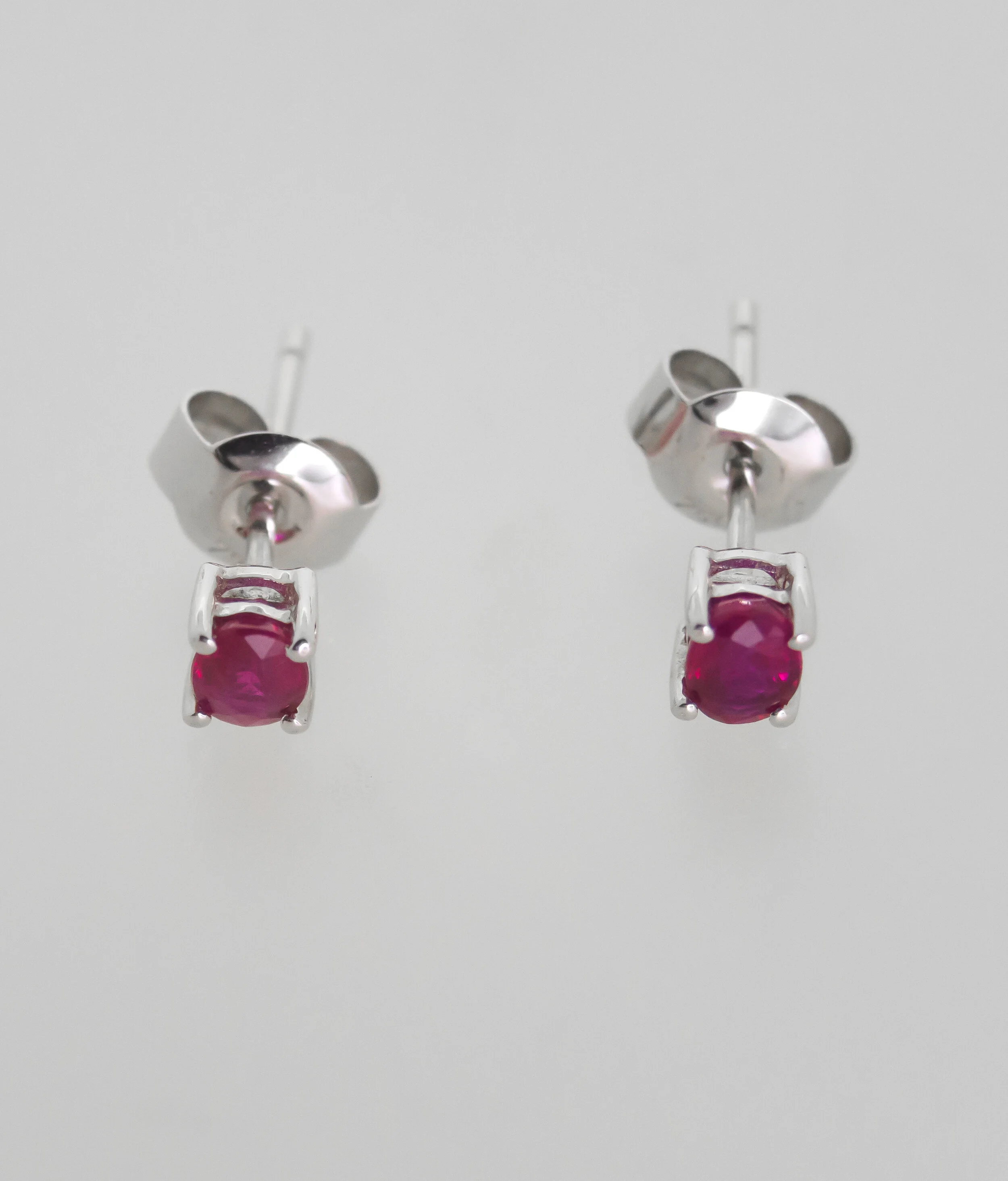 18K White Gold Ruby Stud Earrings £200