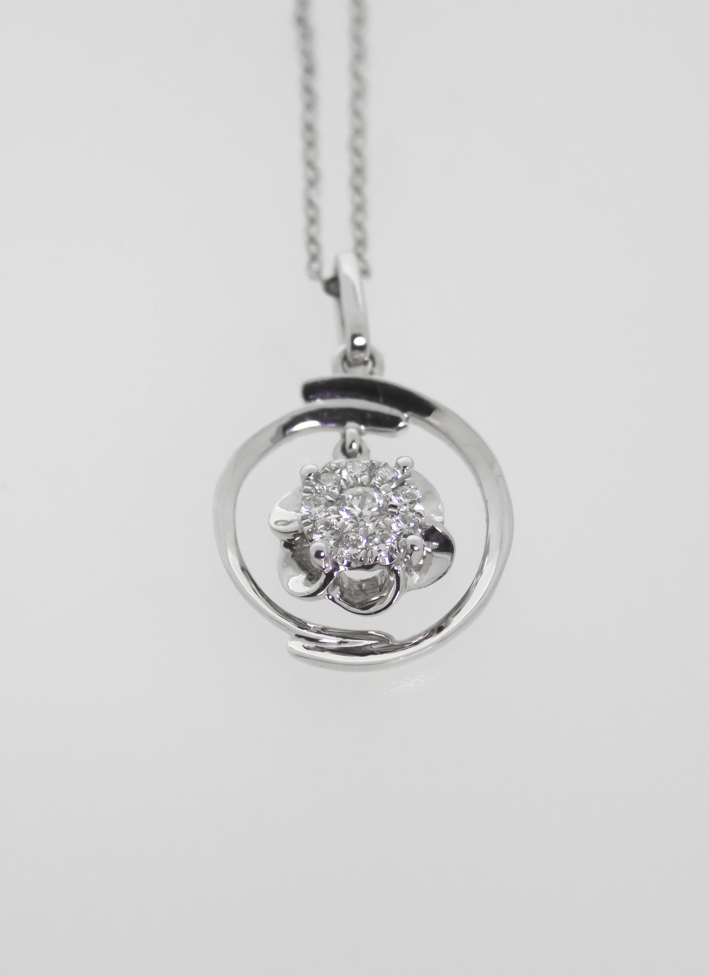 18K White Gold Diamond Halo Pendant Necklace £350
