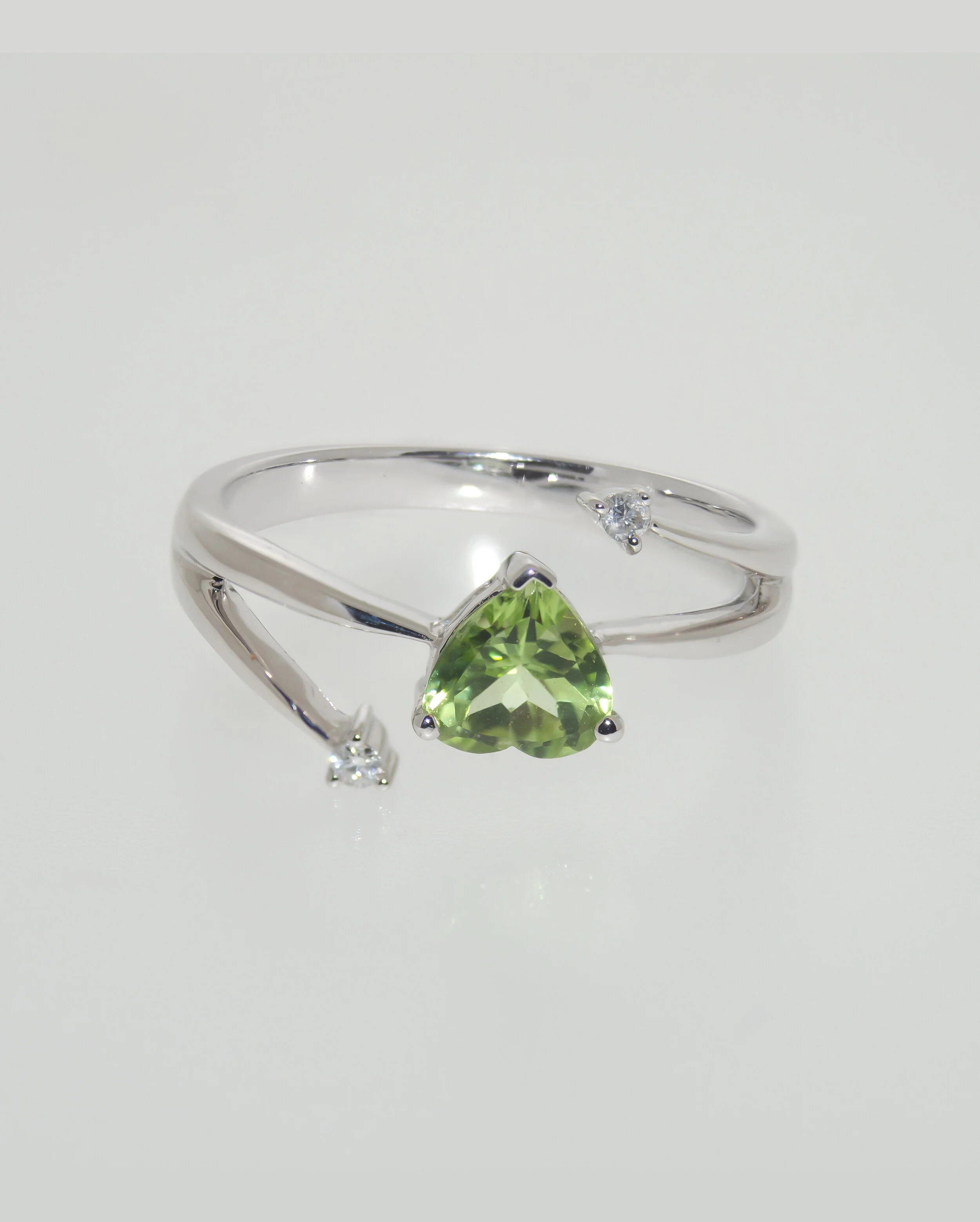 18K White Gold Heart Shaped Peridot and Diamond Ring £350