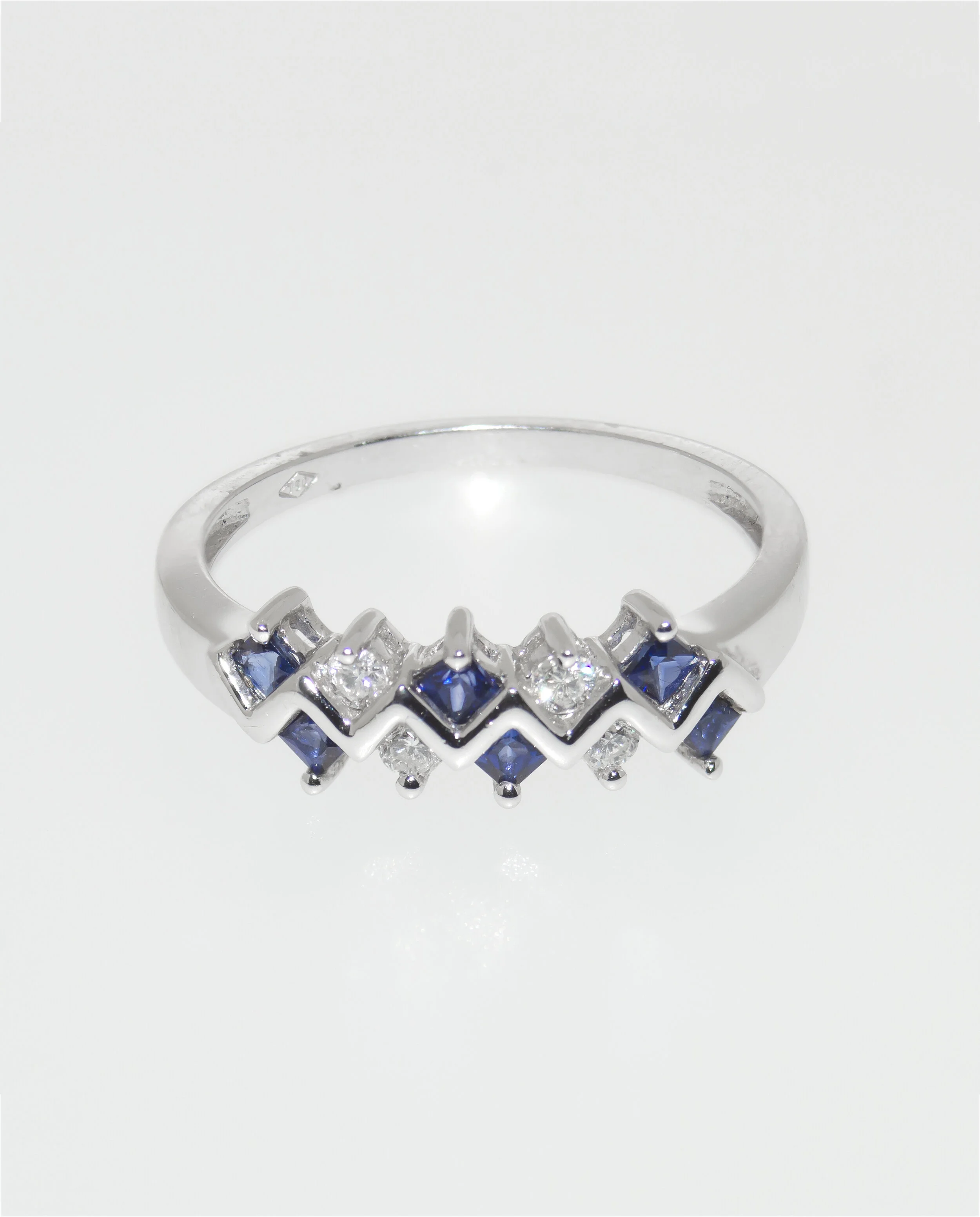 18K White Gold Diamond and Sapphire Alternating Pattern Ring £450