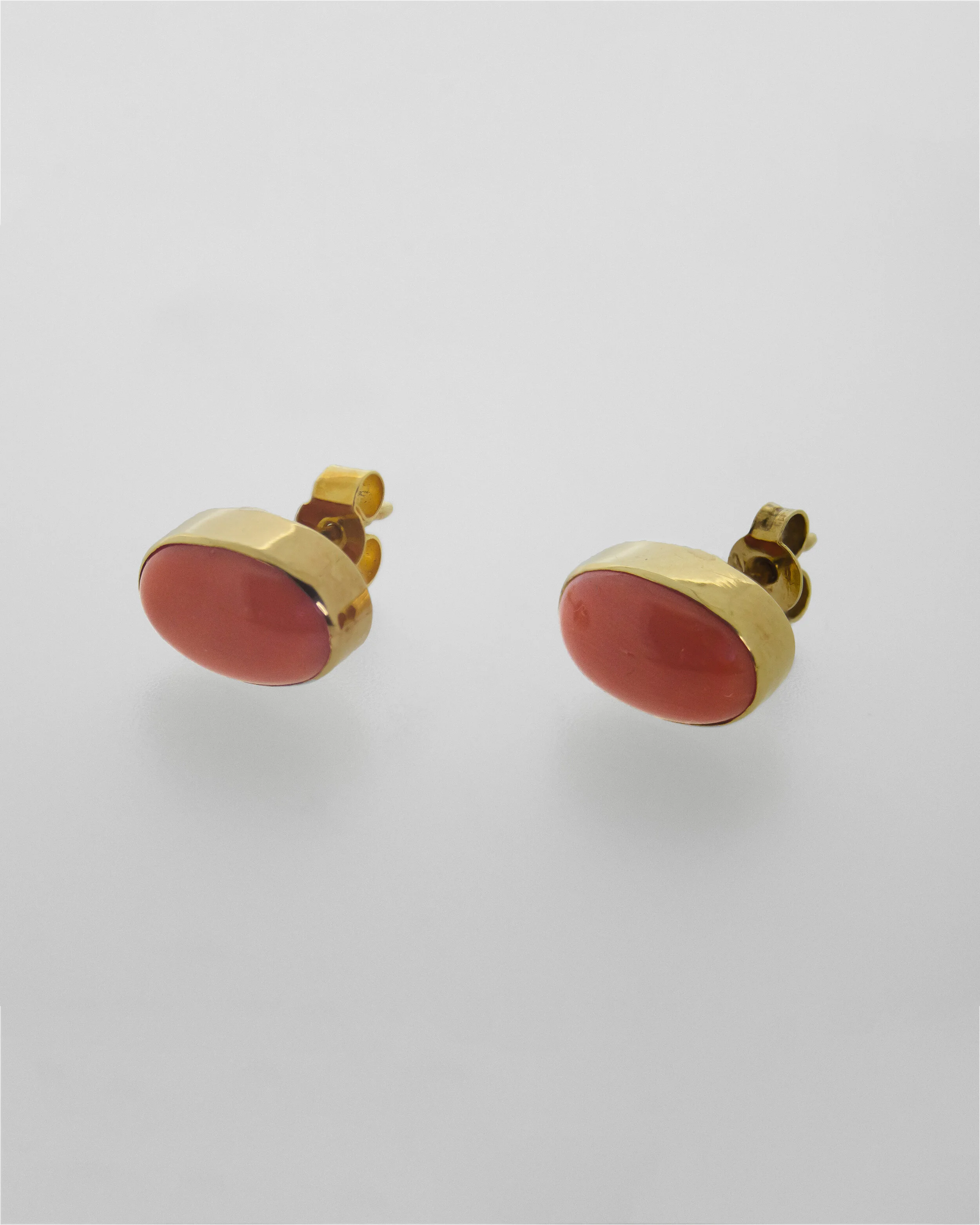 18K Yellow Gold Coral Earring Studs £380