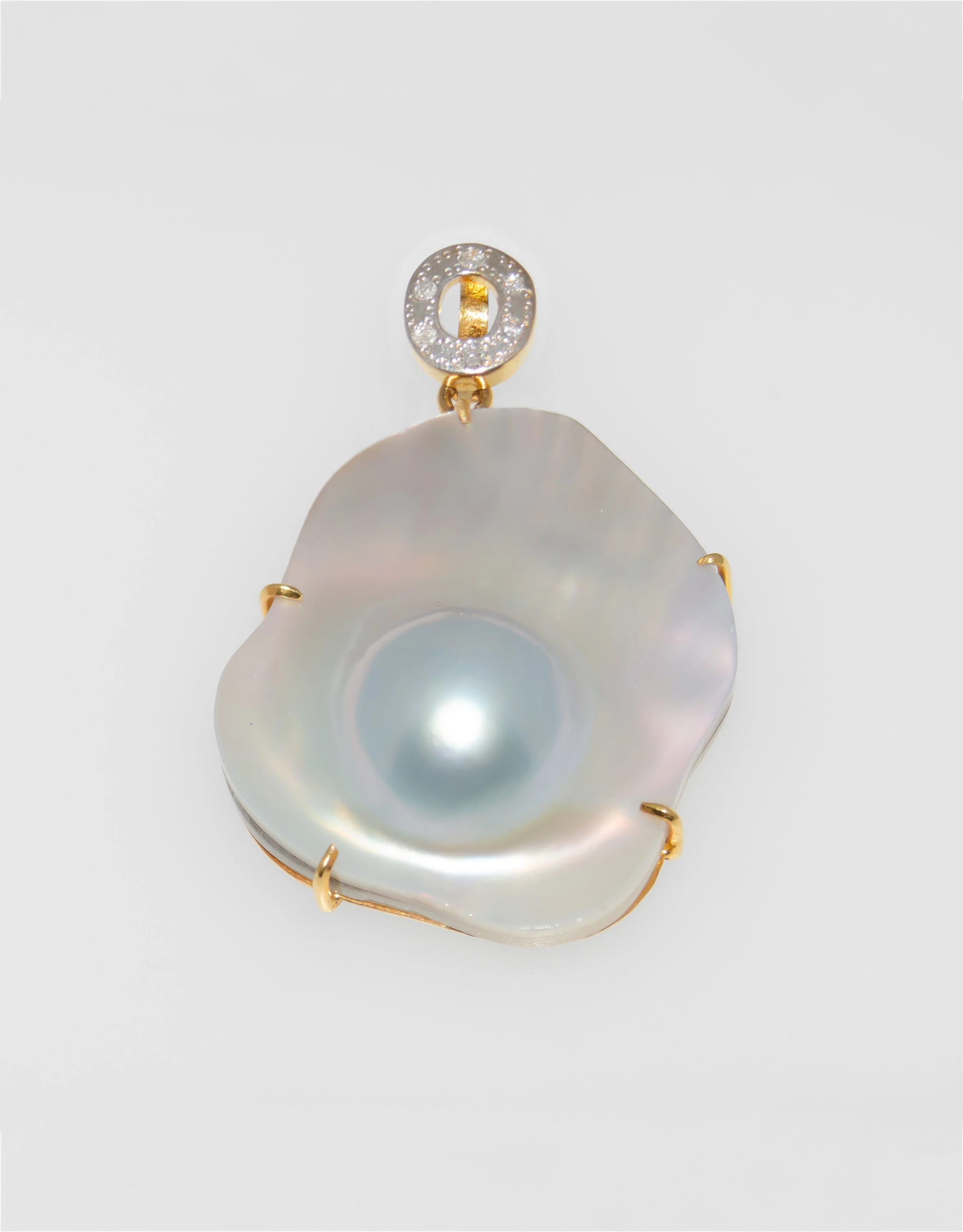 18K Yellow Gold and Diamond South Sea Pearl in Mother of Pearl Pendant £499