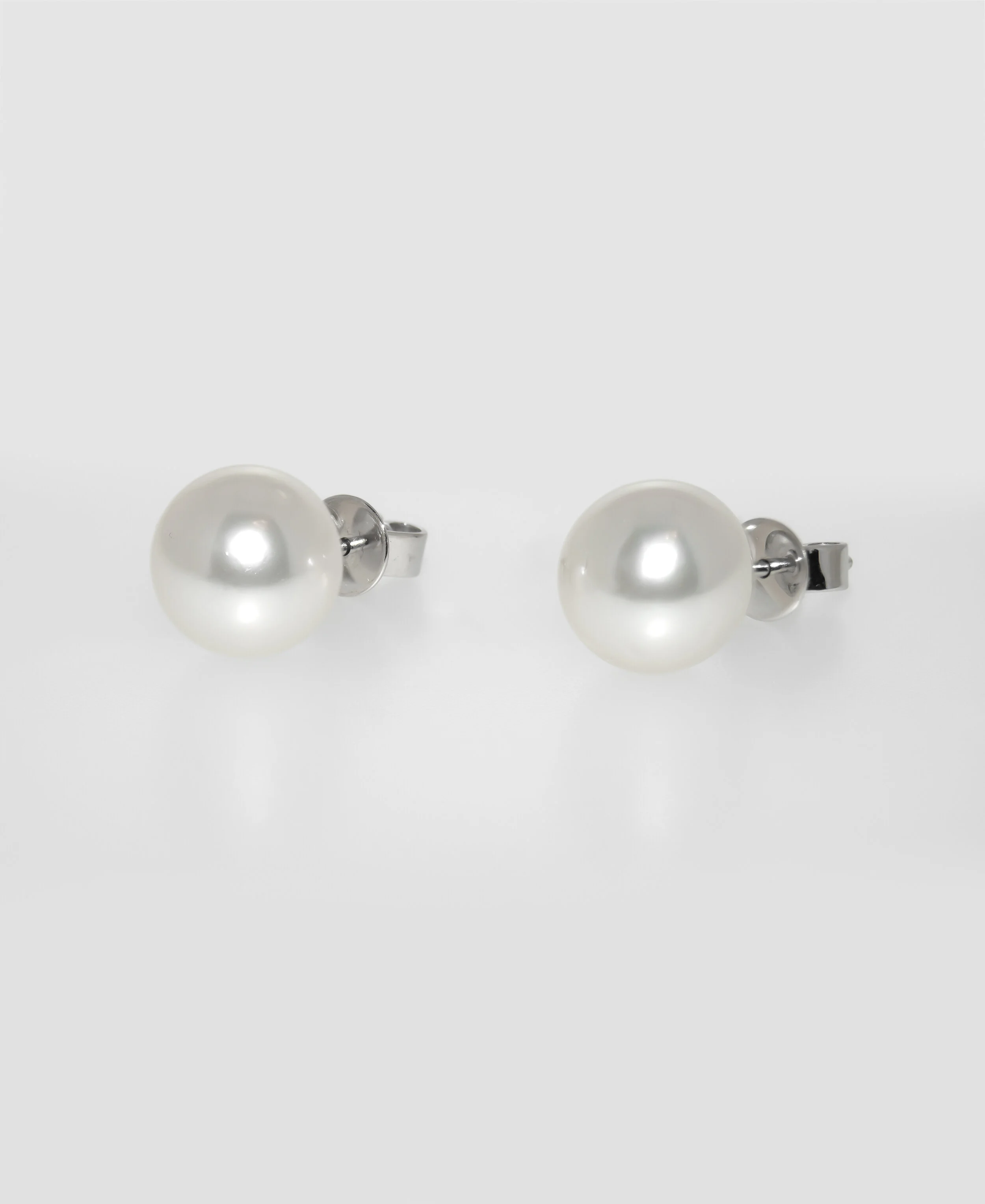 18K White Gold South Sea Pearl Ear Studs £450