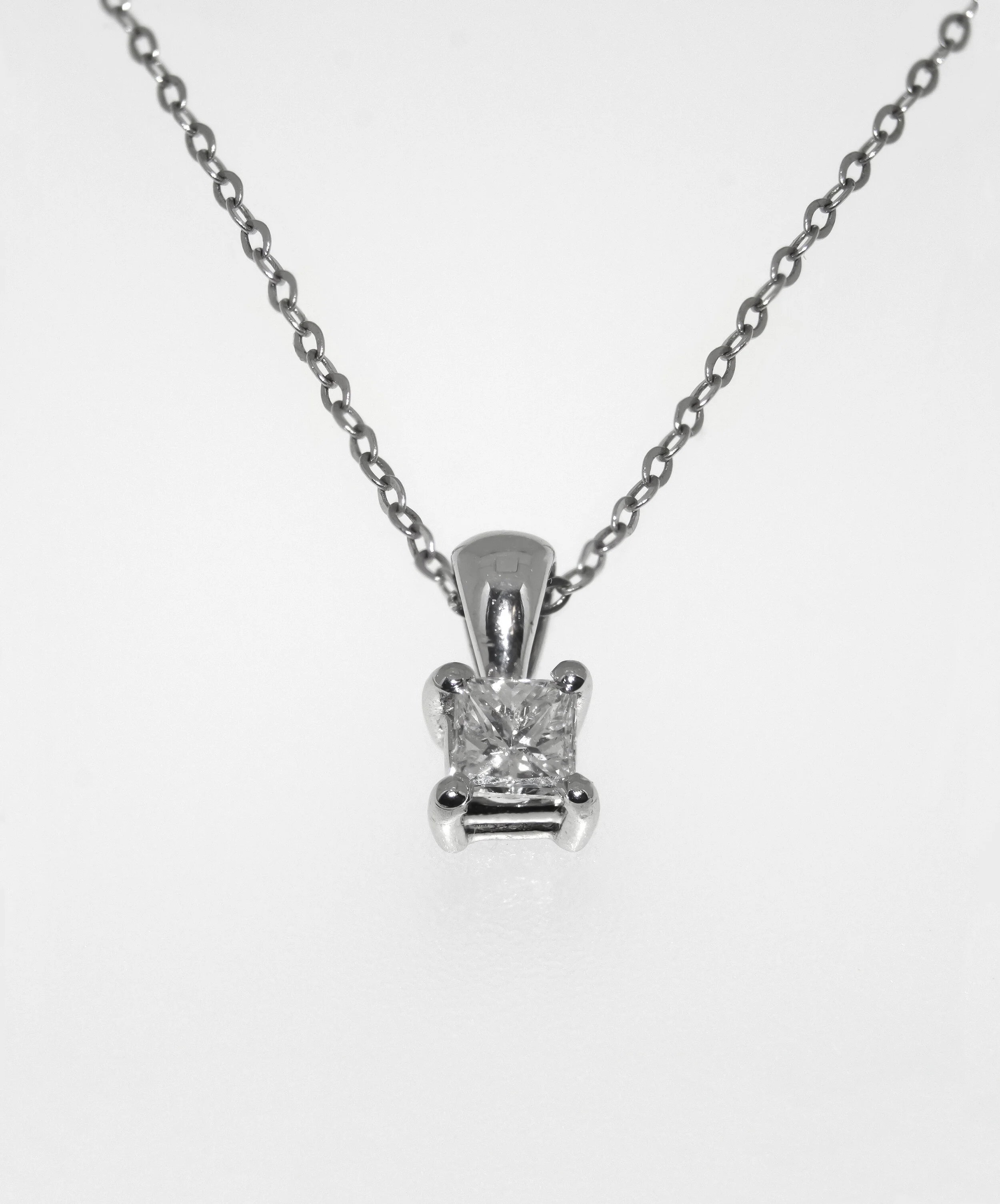 18K White Gold Princess Cut Solitaire Diamond Pendant Necklace £540