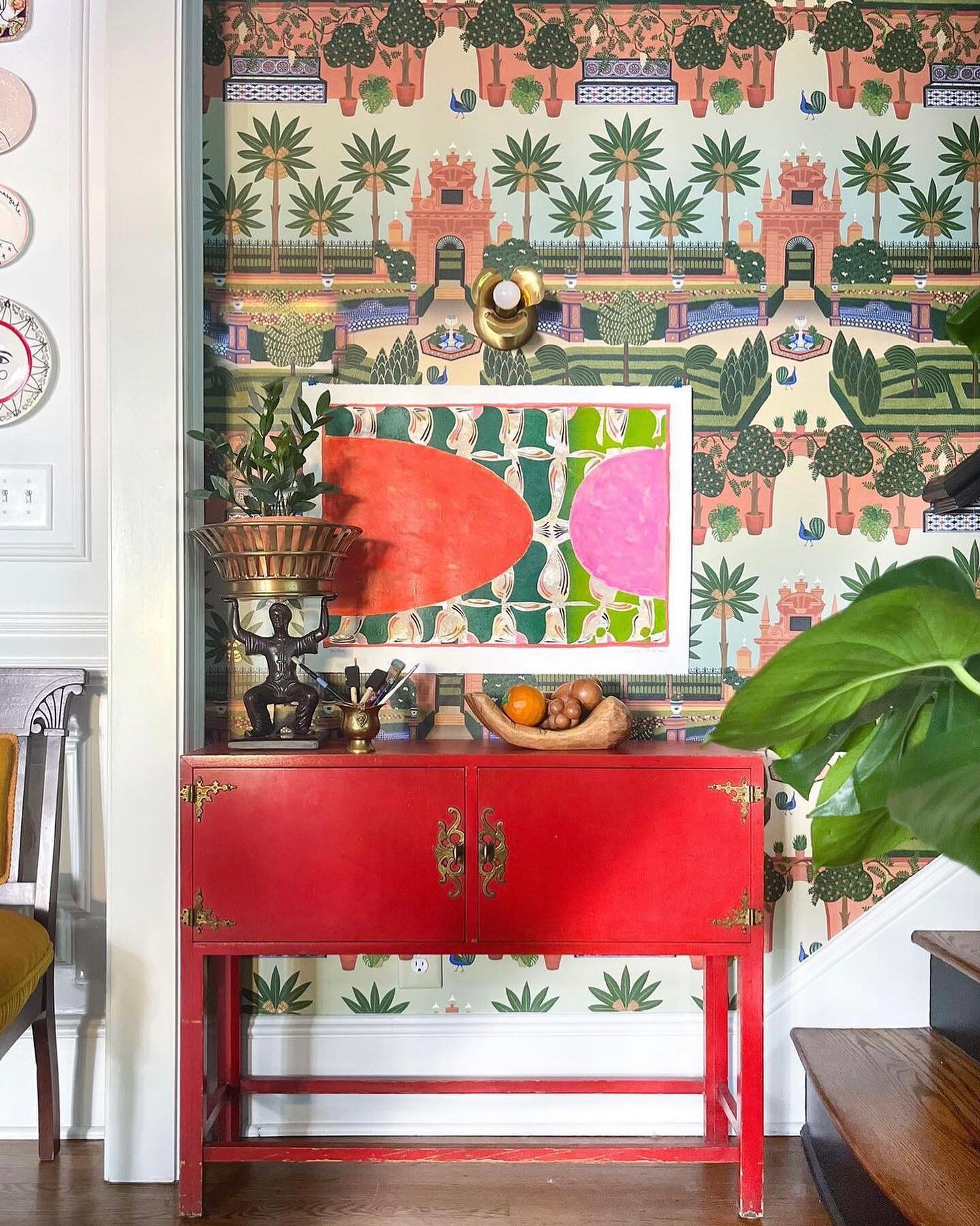 This bright landing feels like a quick takeoff to somewhere fabulous! 🌴The layered meld of bold colors, patterns, and materials brings so much personality to a space that&rsquo;s often looked over, but has so much potential. We&rsquo;re completely d