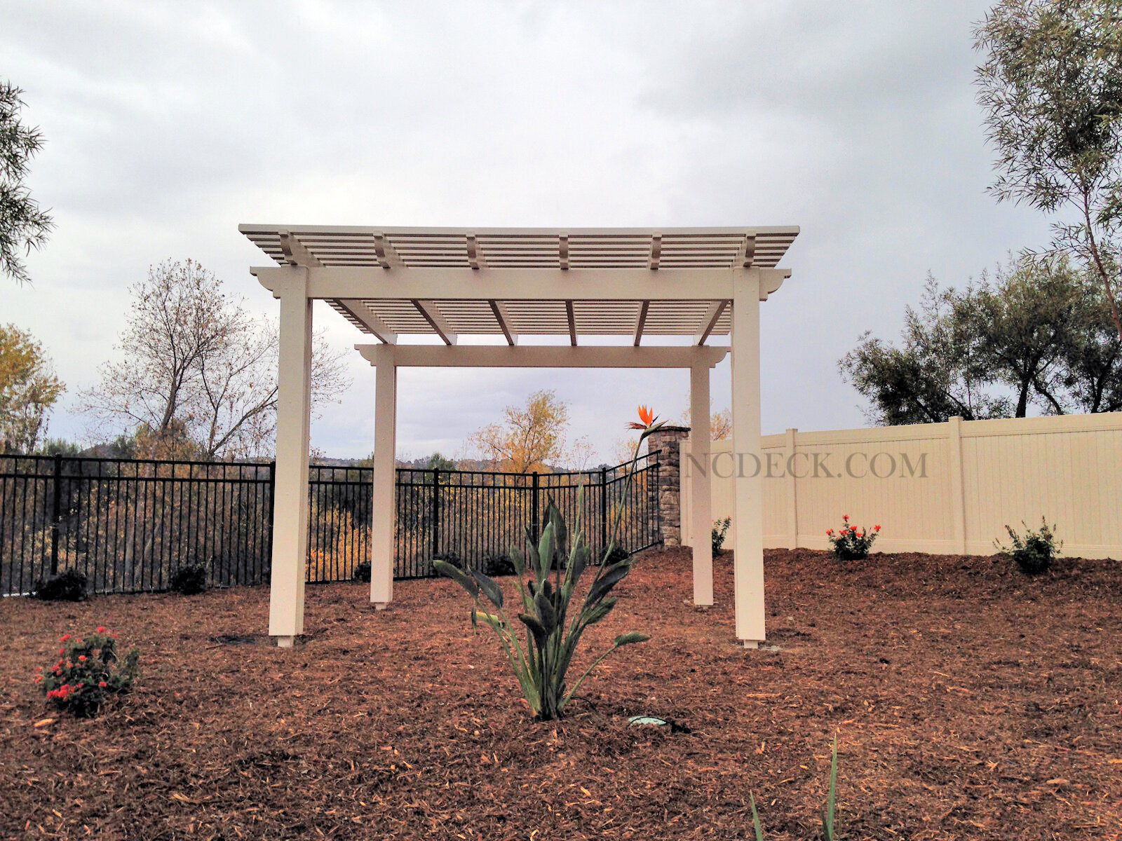 Freestanding Aluminum Lattice Cover