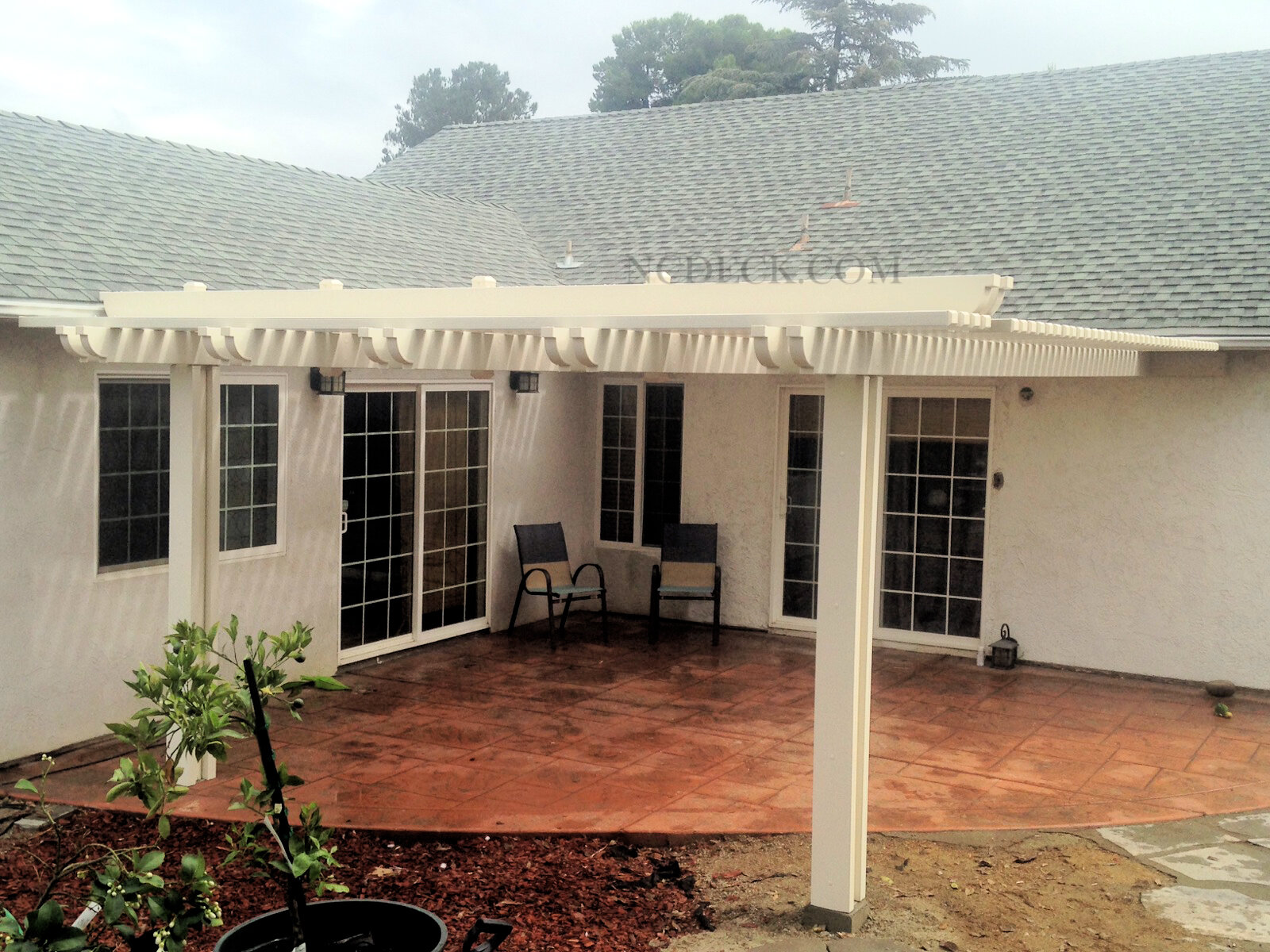 Aluminum Lattice Cover w/ Reverse Header