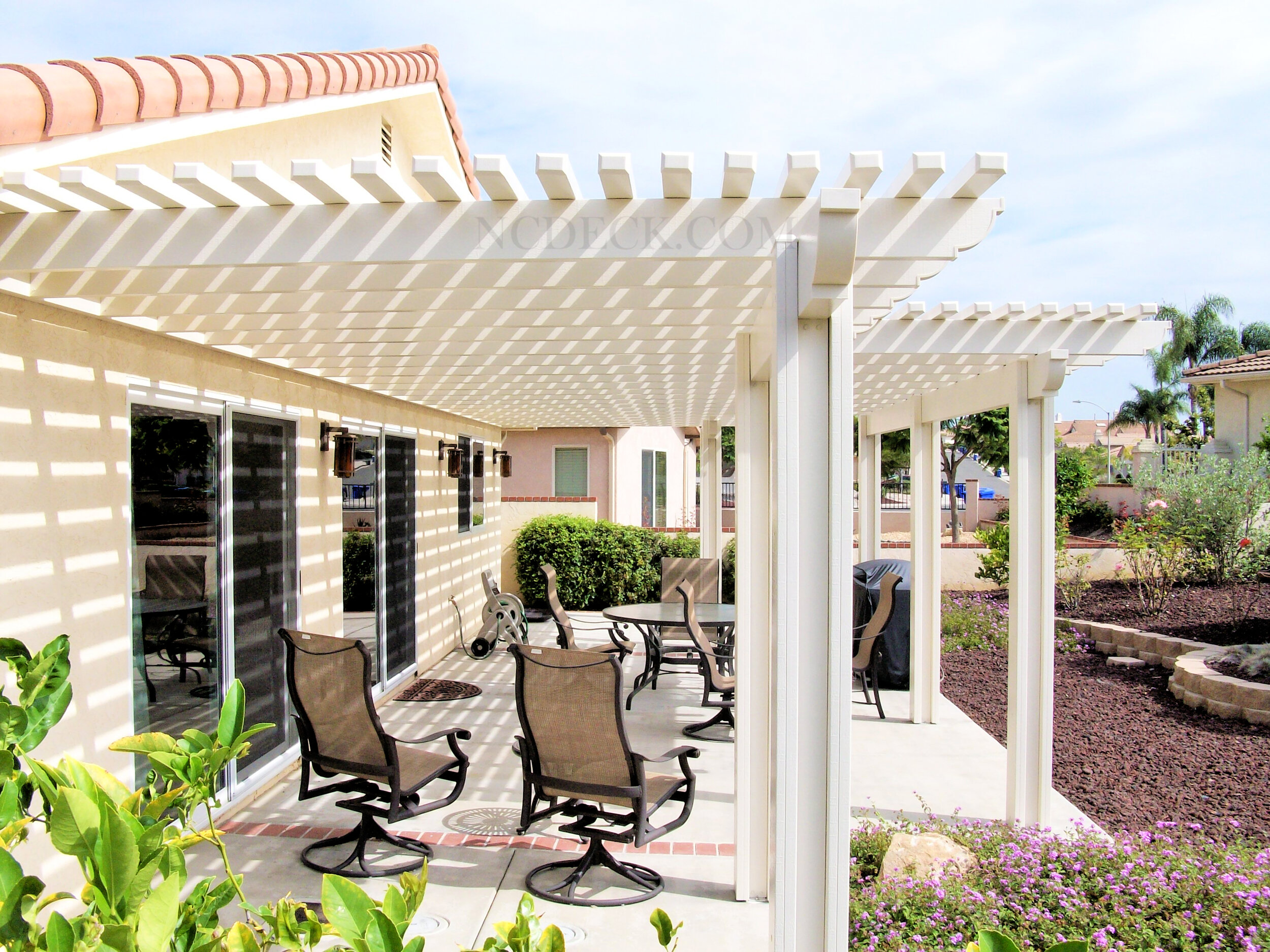 Lattice Aluminum Cover in White