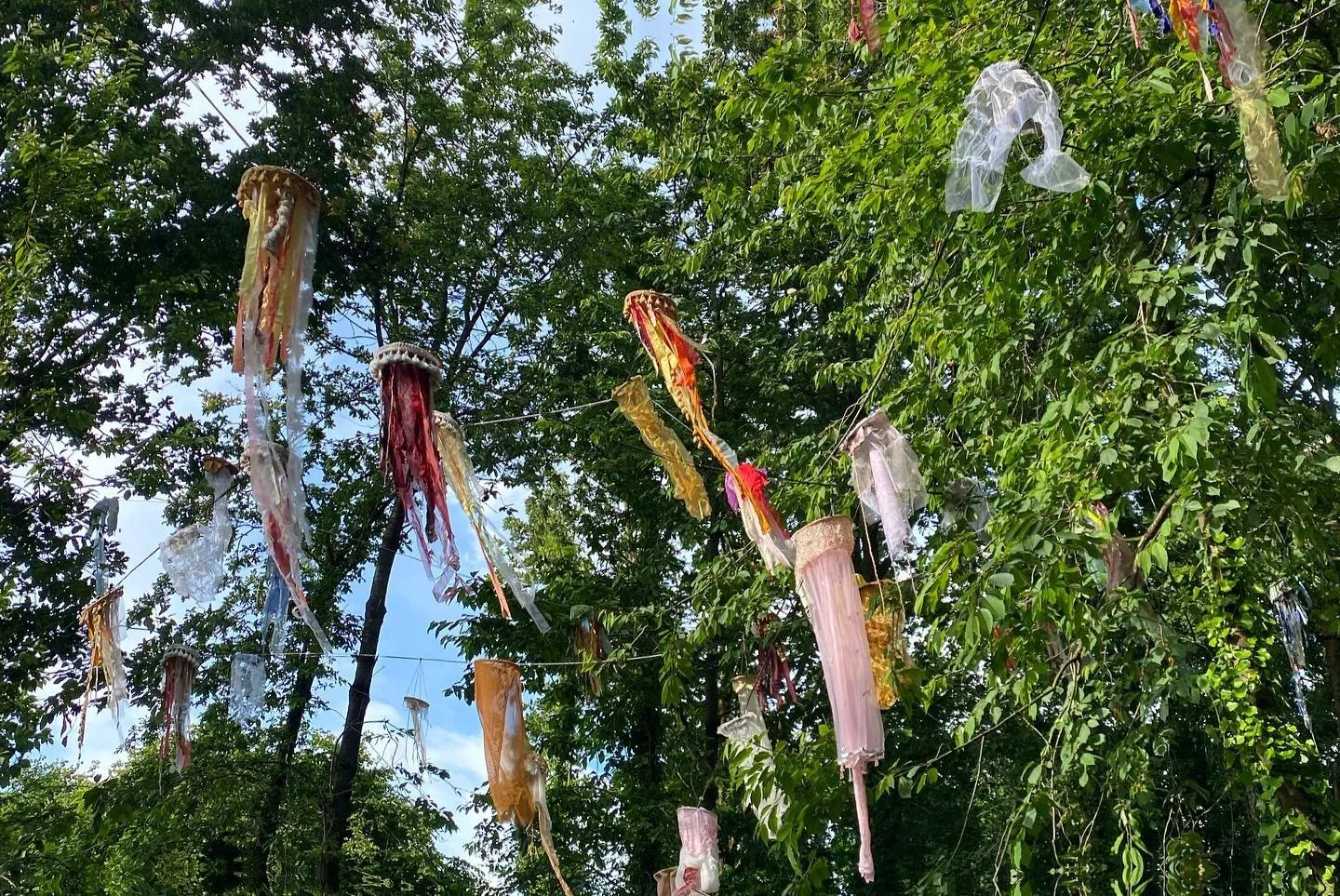 Such fun helping make Jellyfish for @glastofest @woodsiesareaglasto @lilithpiperdrawings if your going to Glastonbury Festival this week look up for the jellyfish swimming in the trees in the Woodsies area (north west corner of the festival). You&rsq