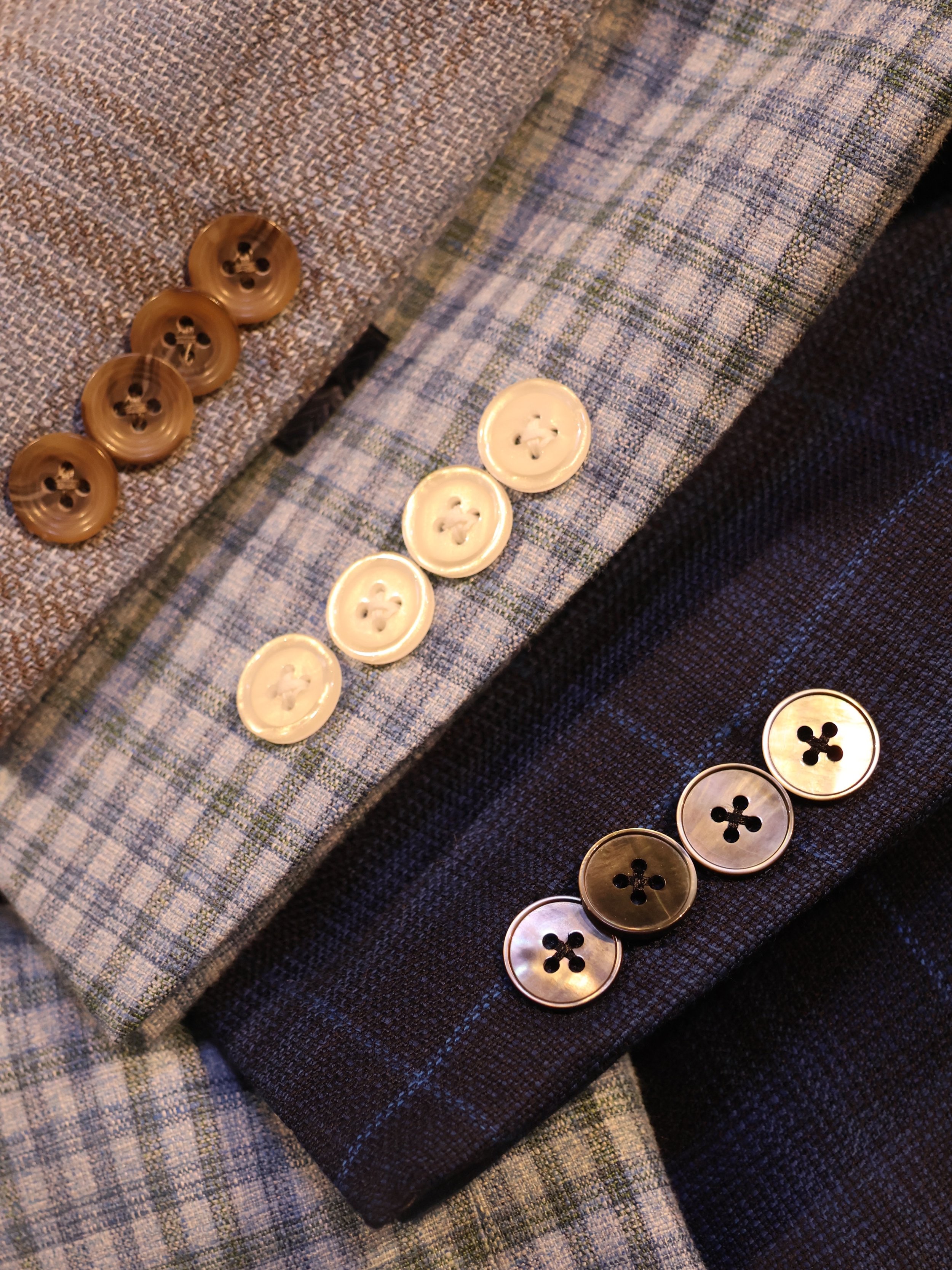 When the details are just right 🤌🏻

#dresswell #mobleyandsons #shopmobleyandsons