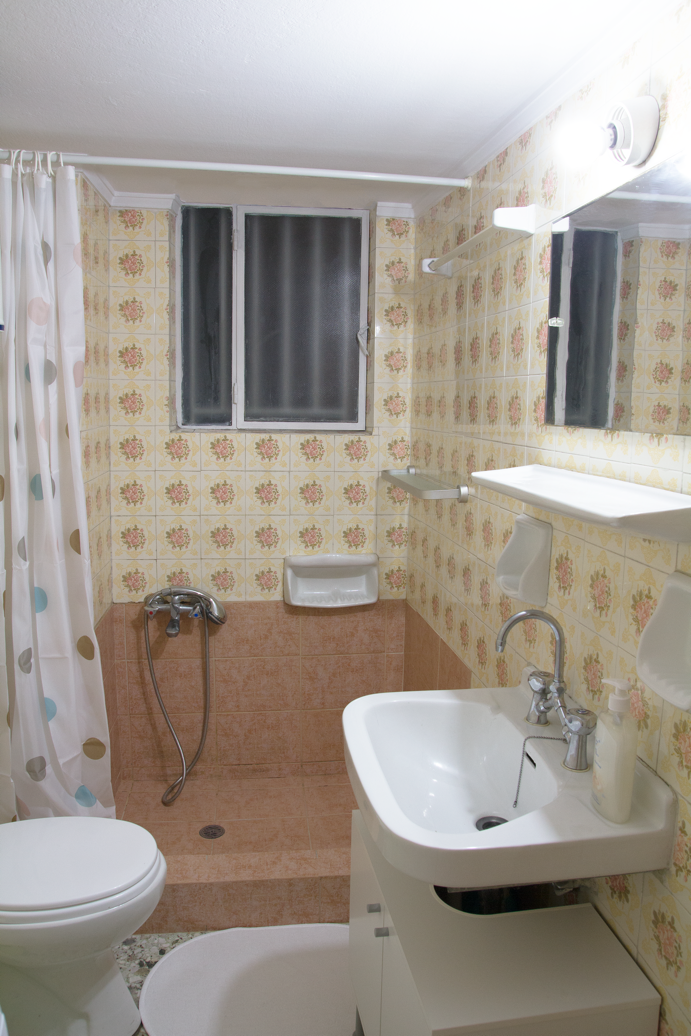 bathroom - shower cabin.png