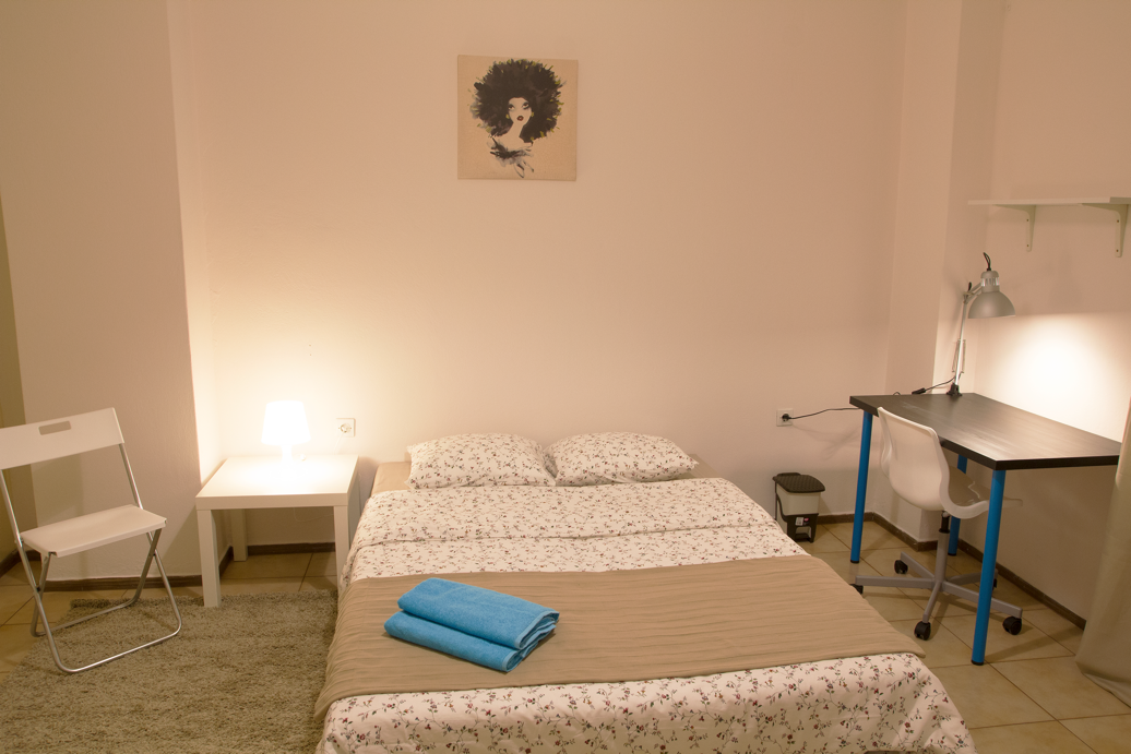 Room 1 - bed.png