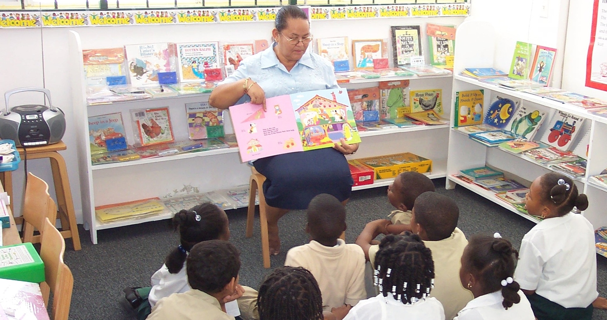 South Caicos-Locals-Kids Reading 3.jpg