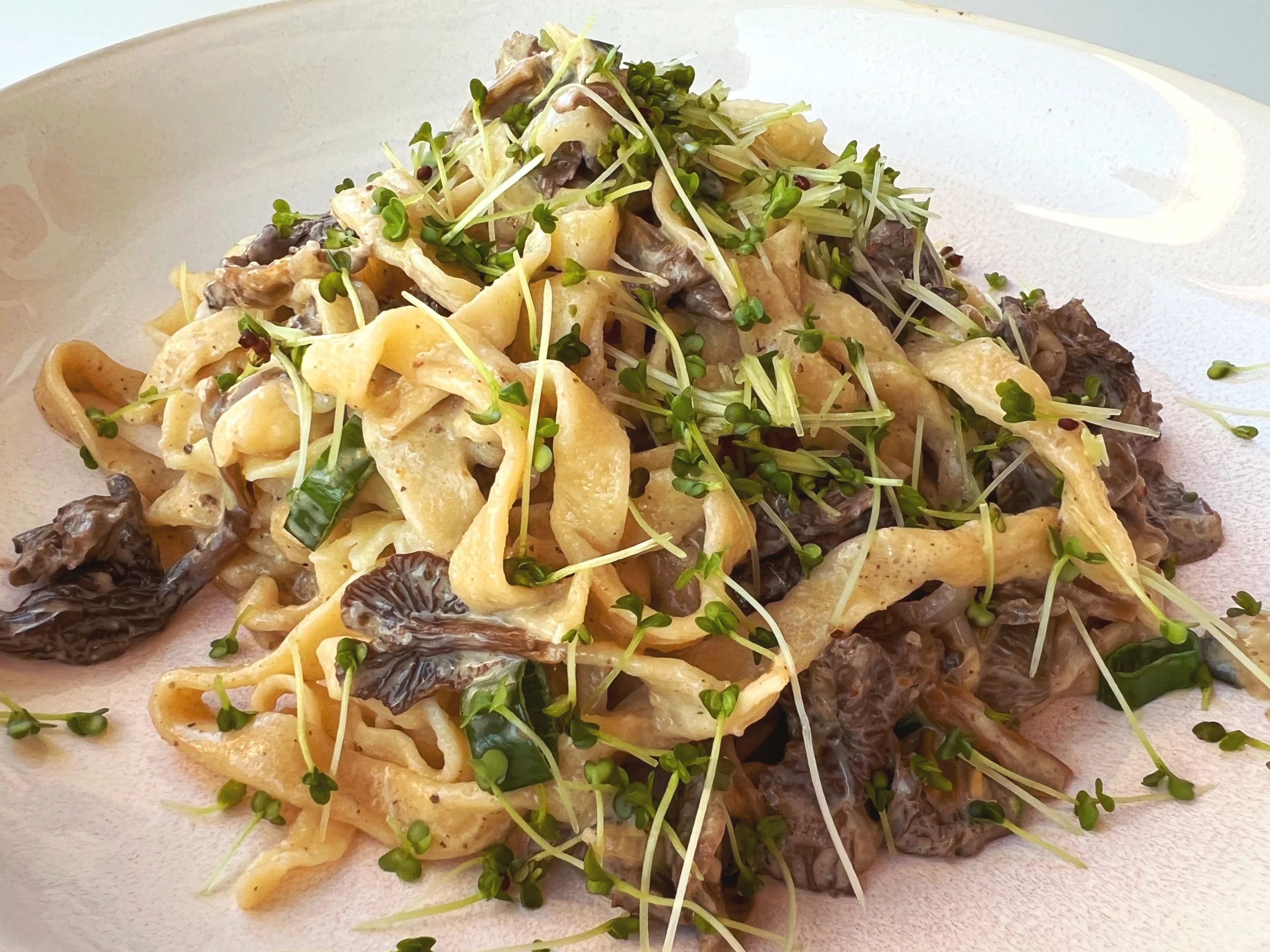 Kermainen suppilovahveropasta (vegaaninen)