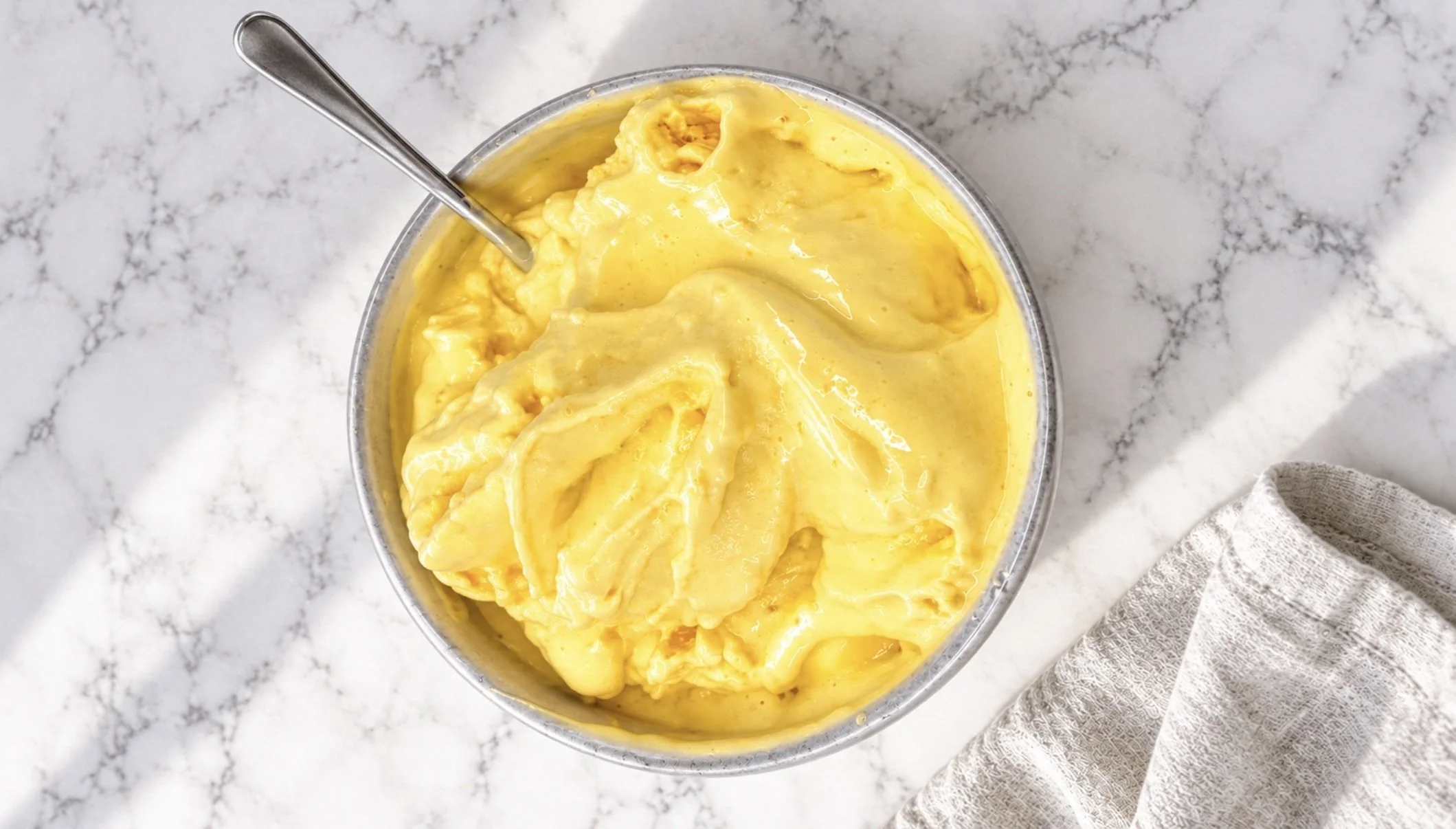 Proteiinijäätelö: Mango Sundae