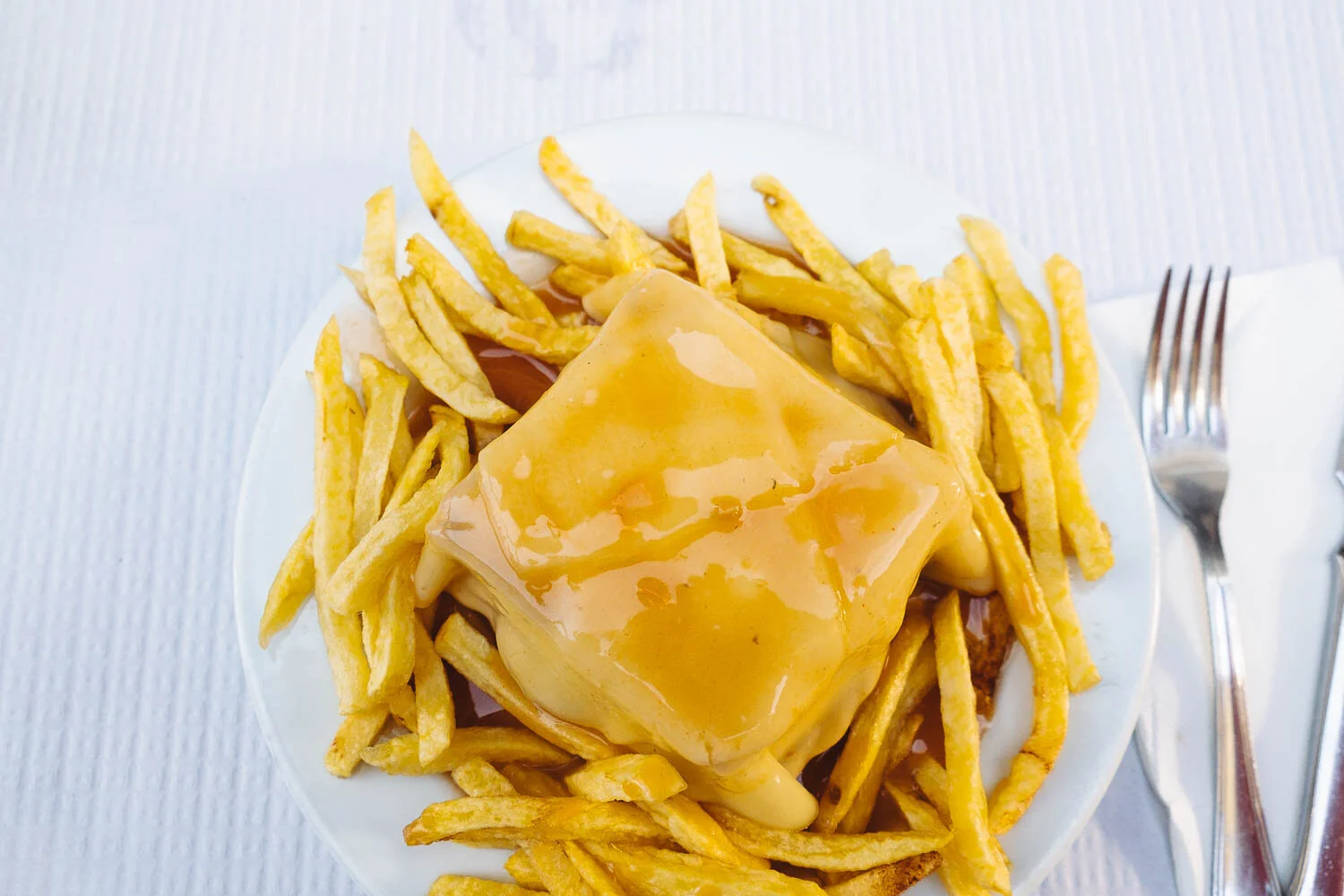 Cafe Santiago Francesinha Porto.jpg