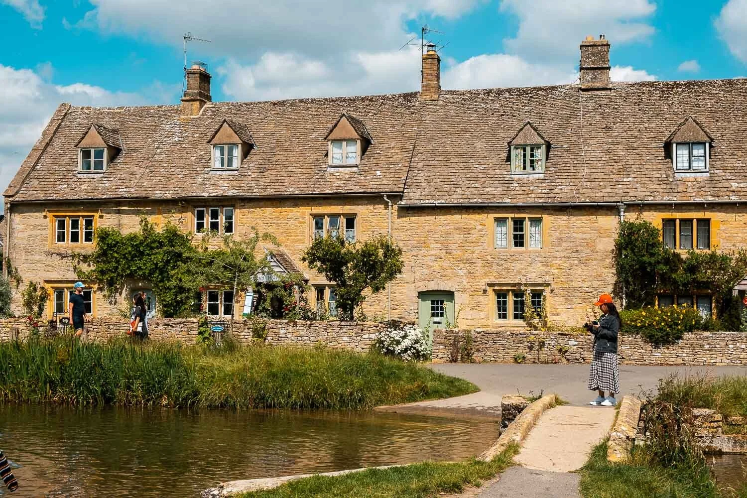 Travelling From London to the Cotswolds by Bus, Train, & Car