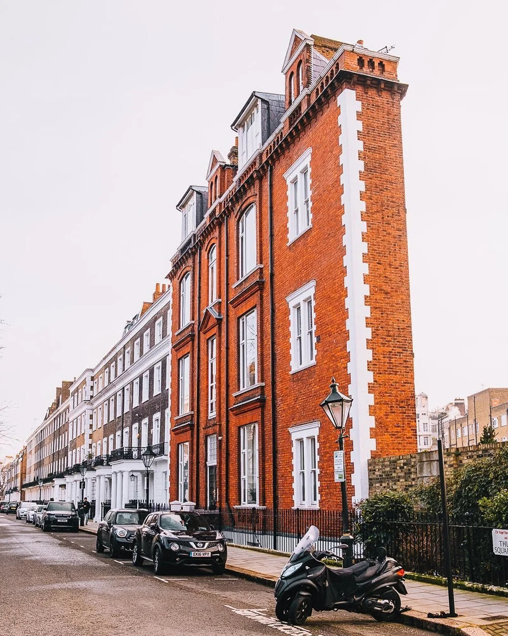 With the never ending rain in London, I&rsquo;m bring  a little light to your feed with a interesting looking &lsquo;Thin House&rsquo;. It was a artist studio back in the day. But could you live in a house this tiny?