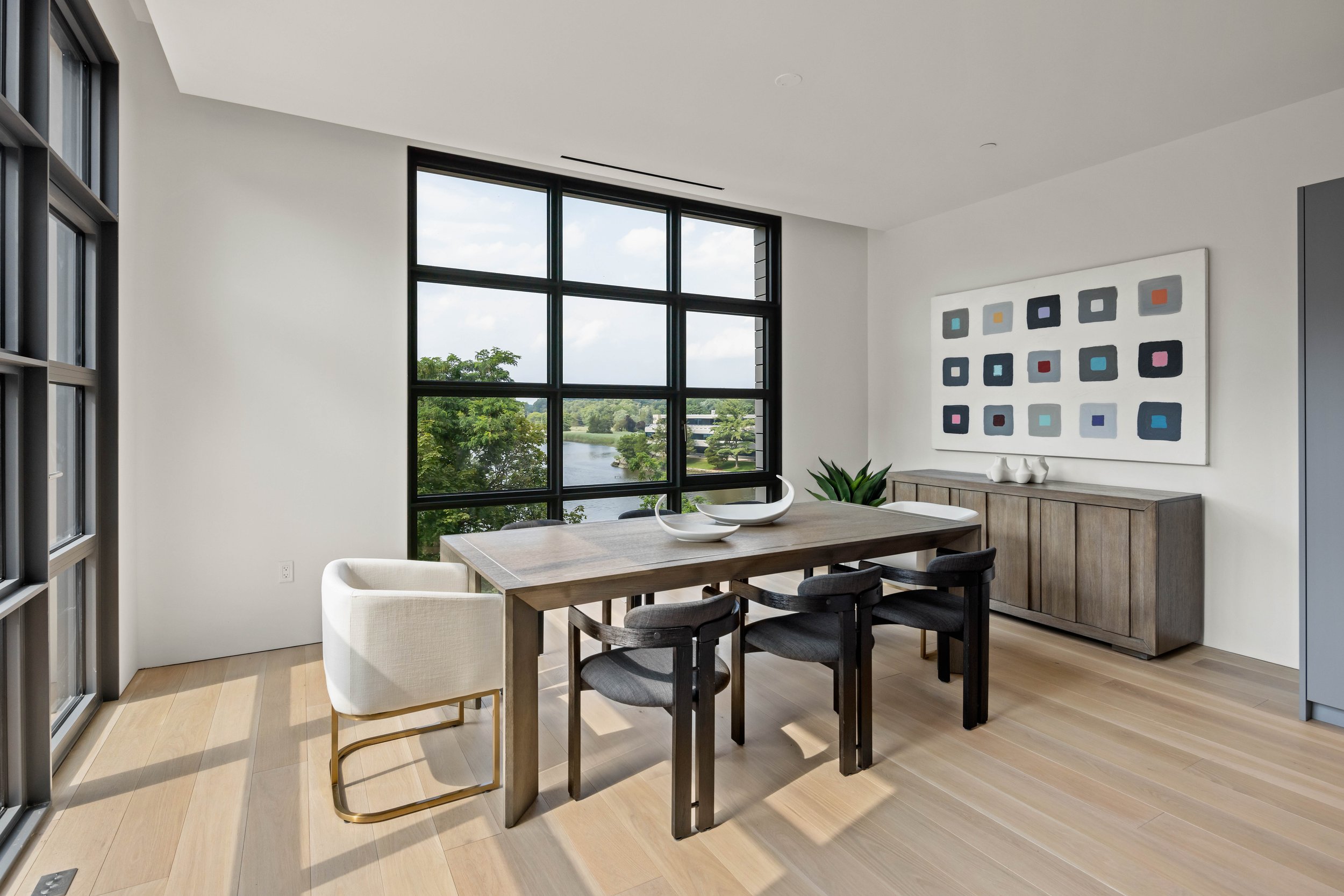 Dining with views at Bankside Model Unit -15.jpg