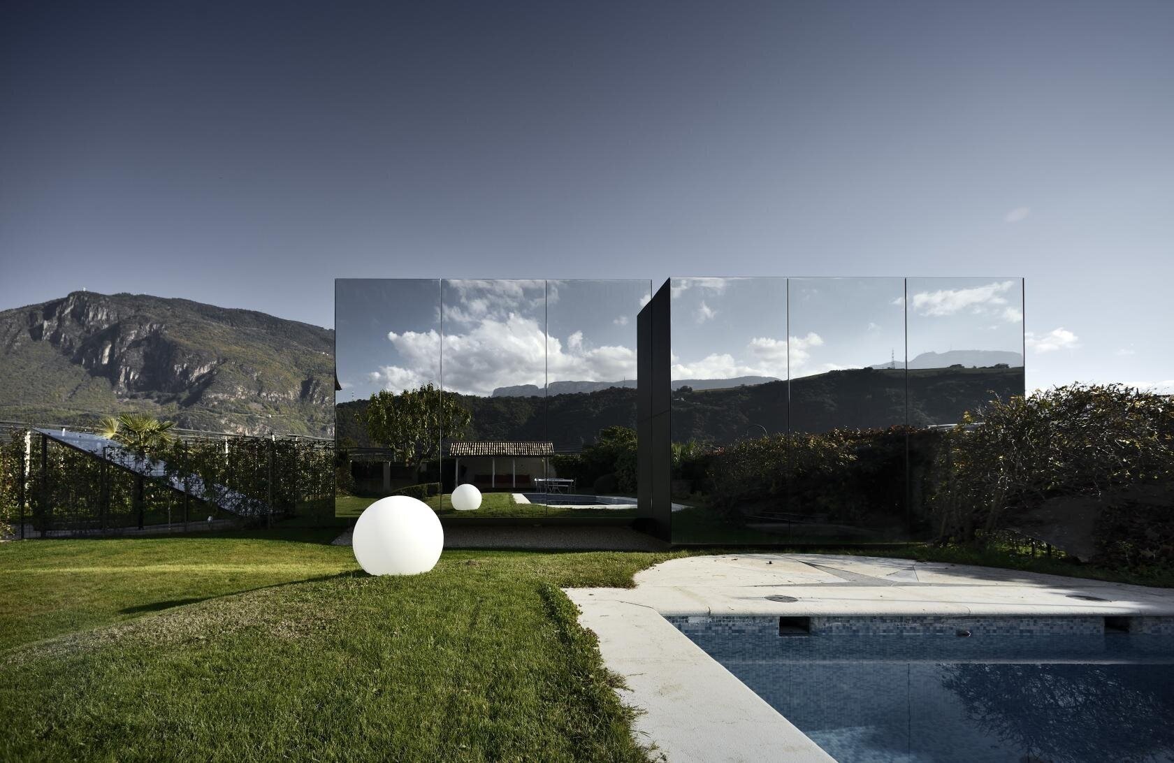 Arquitectura espejada: reflexion sobre estos espacios especiales