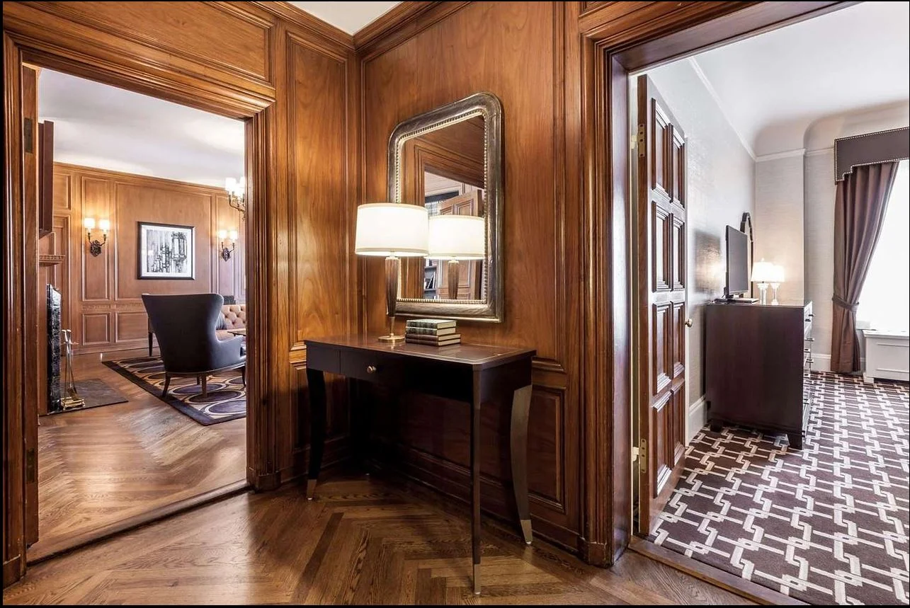 Buckingham_Suite_entry.JPG