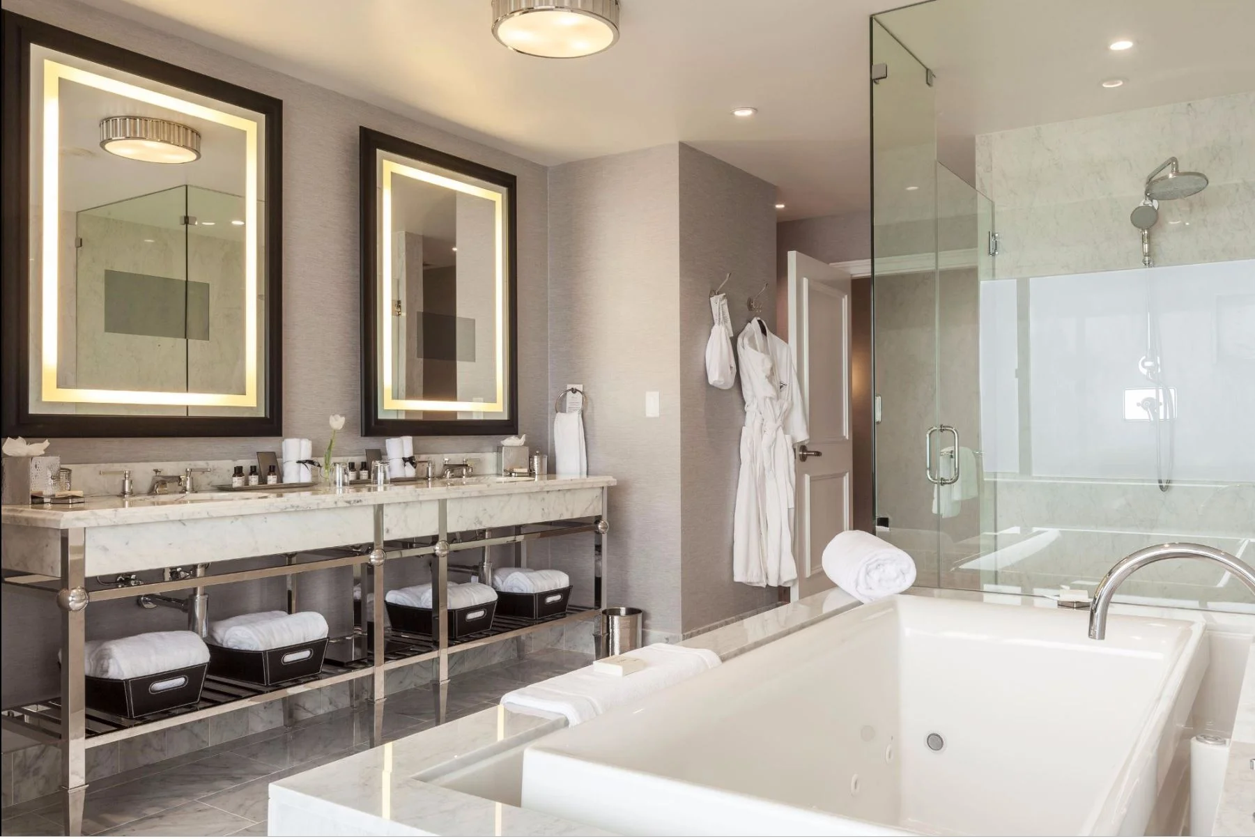 Fairmont_suite_bathroom2.JPG