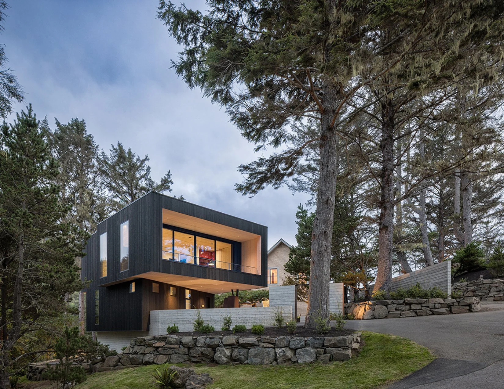 SEA STACK HOUSE_Image_1 - Tommy Solomon.jpg