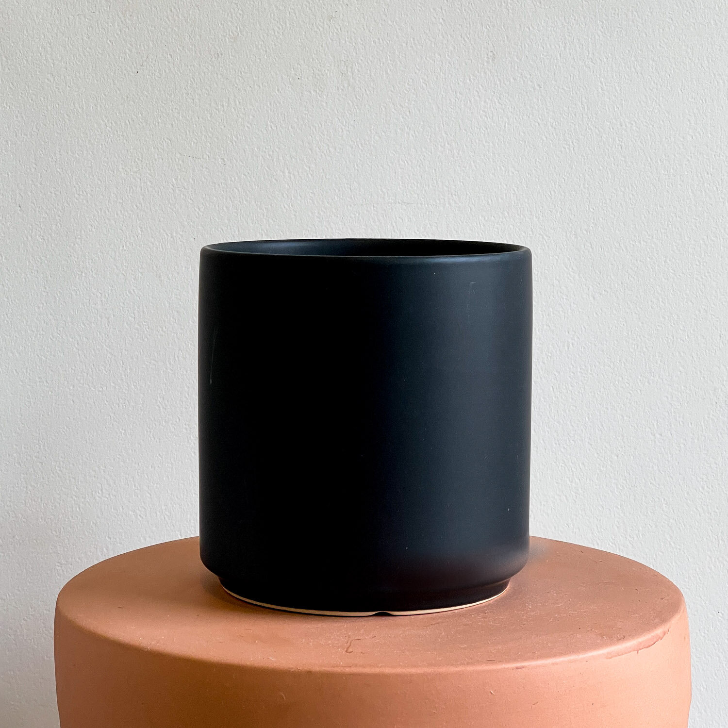 black_cylinder_planter_with_optional_drainage_hole.jpg