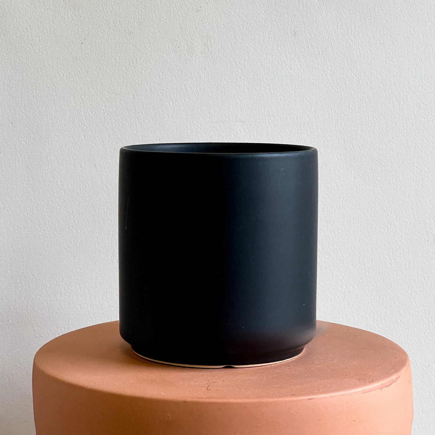 black_cylinder_planter_with_optional_drainage_hole.jpg