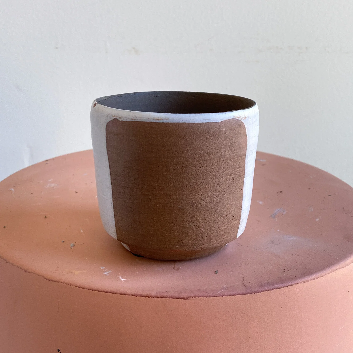 Raw_Umber_plant_pot.jpg