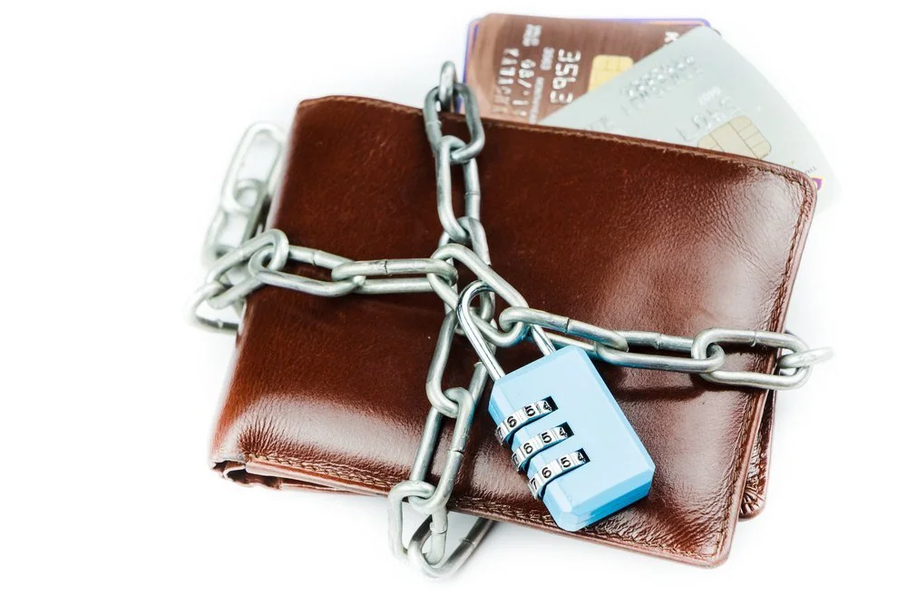 20 Simple Tips on How to Spend Less Money