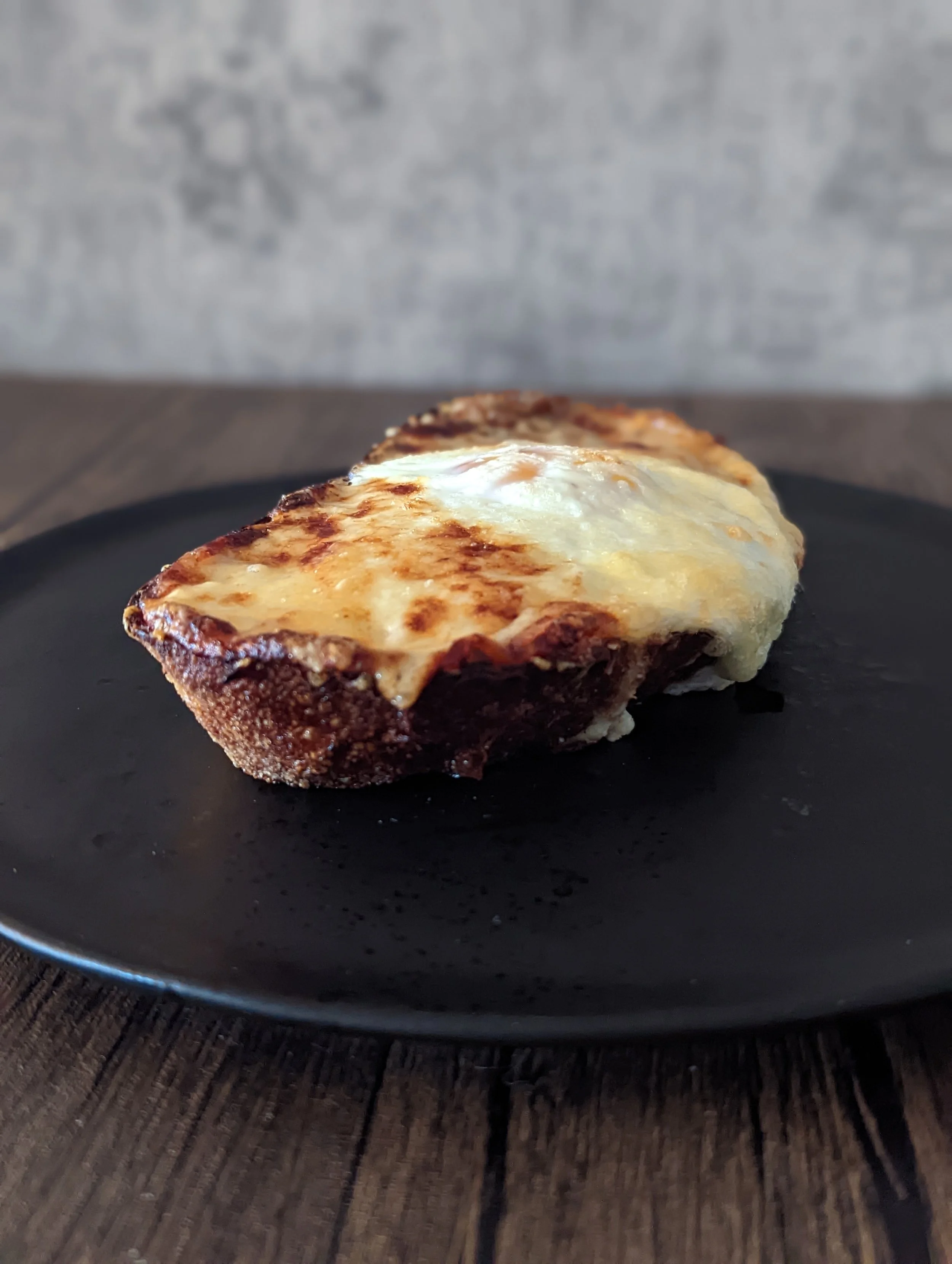 Eggs à La Suisse Toast