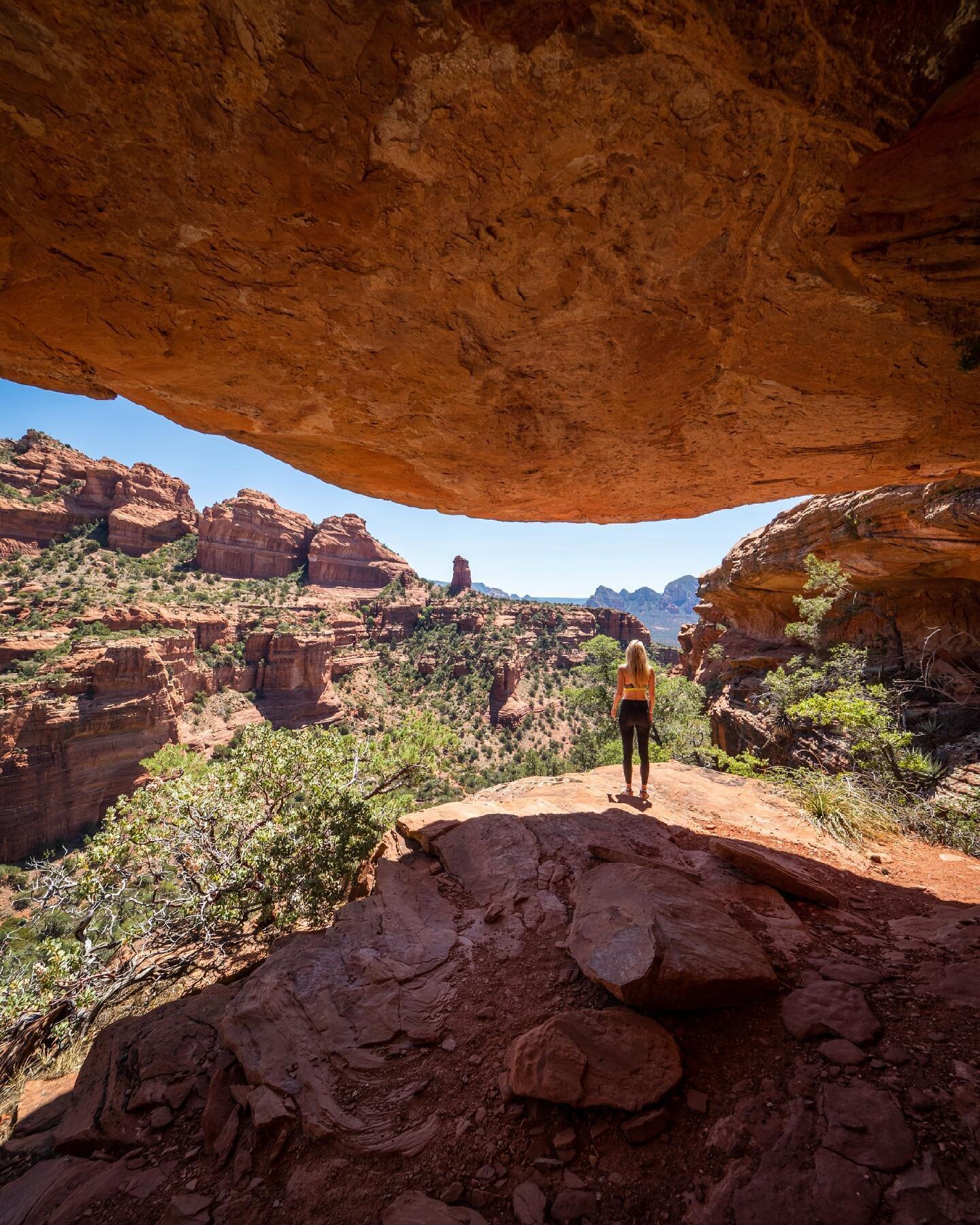 Such an incredible experience to walk among ancient cliff dwellings high above the canyon floor. This one has a pretty good view from the front yard 🏜