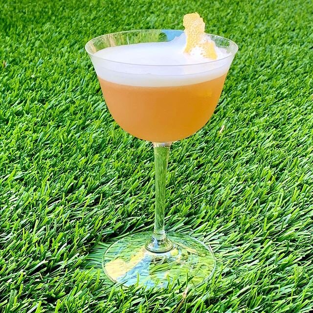 A perfect backyard cocktail for #nationalbourbonday. 
Makes two cocktails:
4oz favorite Bourbon 
1.75oz fresh lemon juice 
1oz simple syrup 
2-3 dashes angostura bitters
1 large egg white
Add in cocktail shaker with ice and give it a good 30-40 secon