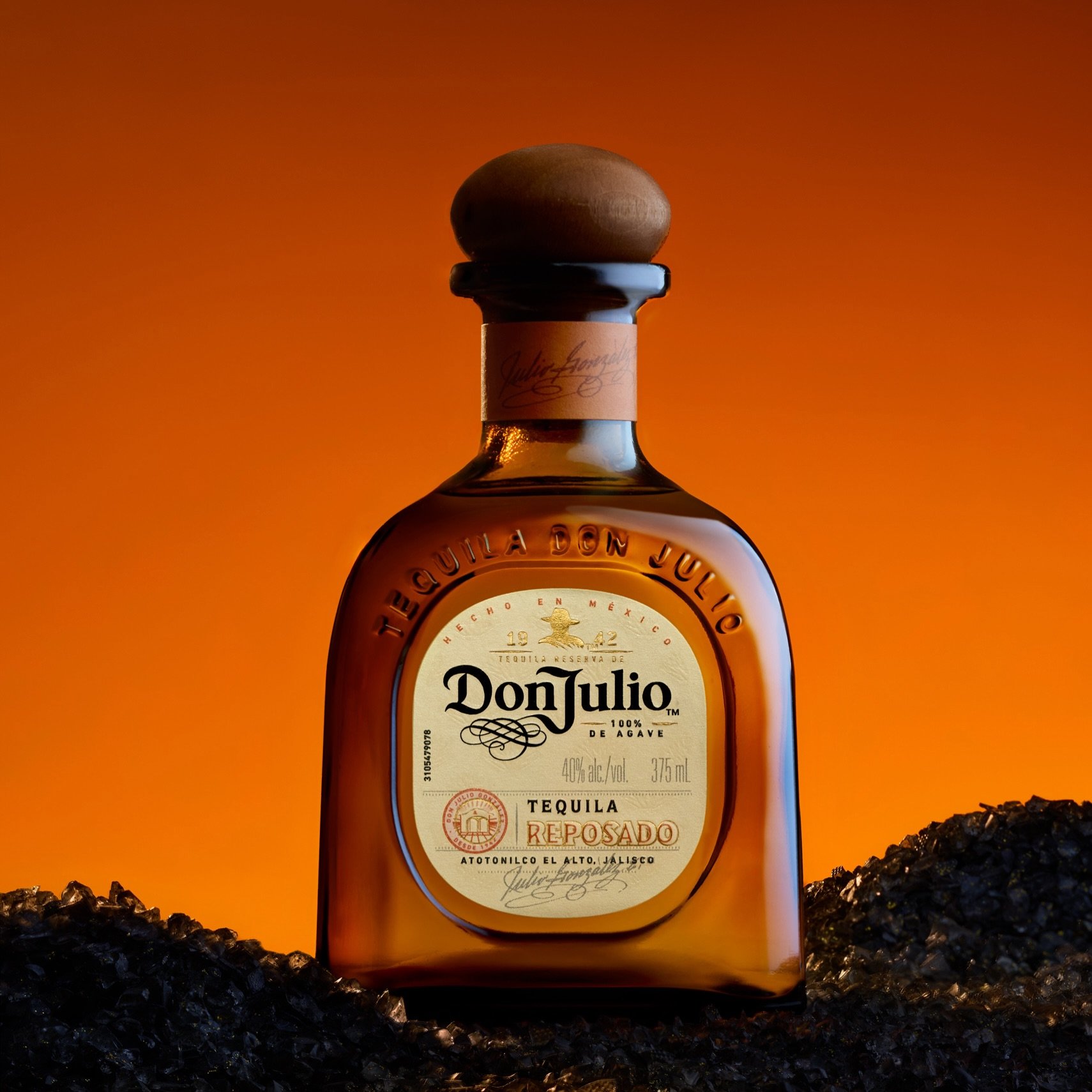 Don Julio Reposado 

Always refining and testing new things in the studio. 
#tequila #productphotography