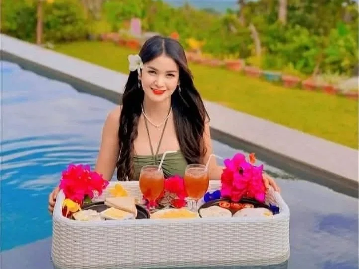 A Floating Breakfast with a View You’ll Never Forget